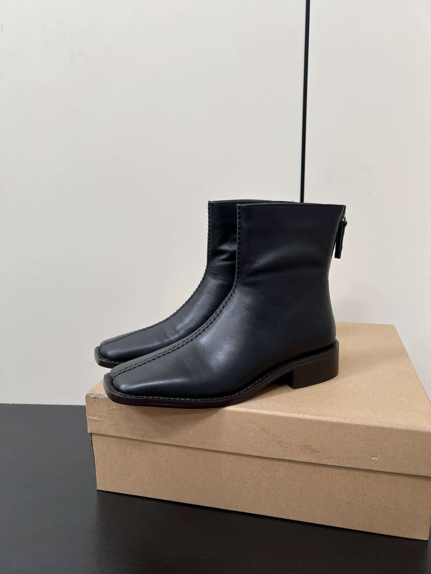 Fashion Review: Lemaire 24ss Winter Boots, simple, low-key, charming design in calf and sheepskin, Italian soles, sizes 35-40. - 图片 2