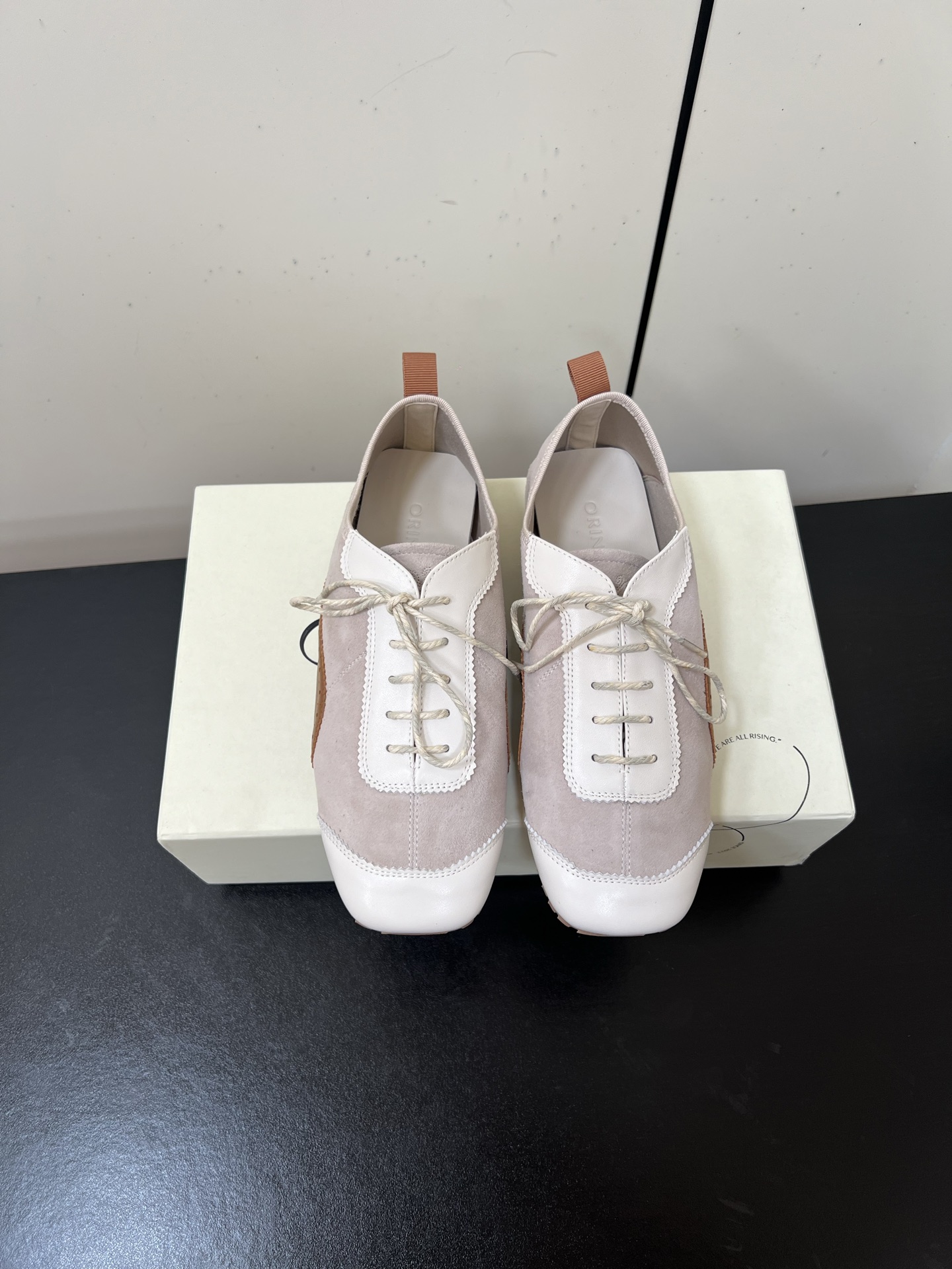 NO:475742,Orinous new beautiful square toe lace-up German shoes casual shoes classic fashion style, effortless elegance is coming, fashionable, exquisite, beautiful, fashionable, simple and simple, everyday slippers are beautiful, high-end slippers are beautiful, this is a very good fit and can lengthen the legs. Encounter Orinous, lightly open fashion casual prologue, blending simplicity and texture exquisitely, the upper is made of delicate splicing material, collides to create a unique visual layer, showing high-end style, exquisite shoelace design, details show craftsmanship, can be adjusted as you wish, suitable for comfortable footwear, original imported suede, inner sheepskin inner, original open-sole rubber sole  Size35-41 (40,41 custom made without return), casual shoes/sports shoes, sneakers, slippers, sheepskin, chamois leather19860909Orinous新款绝美 方头系带 德训鞋 休闲鞋时尚界久违的极简之美经典时尚配色 毫不费力的优雅风来袭 时髦 精致 绝美 开边珠外穿时尚气质简约新款日常拖鞋美出高级感拖鞋这款上脚超好而且可以拉长腿型. 邂逅Orinous 轻启时尚休闲序章 将简约与质感精妙糅合 鞋面采用细腻拼接材质 碰撞出独特视觉层次 尽显高级格调 精致鞋带设计 细节之处彰显匠心 可随心调节 适配舒适脚感 面料原版进口麂皮 内里羊皮内里 大底原版开模橡胶大底 Size35-41（40,41订做不退换）,休闲鞋/运动鞋,sneakers,slippers,sheepskin,chamois leather,Women's Shoes