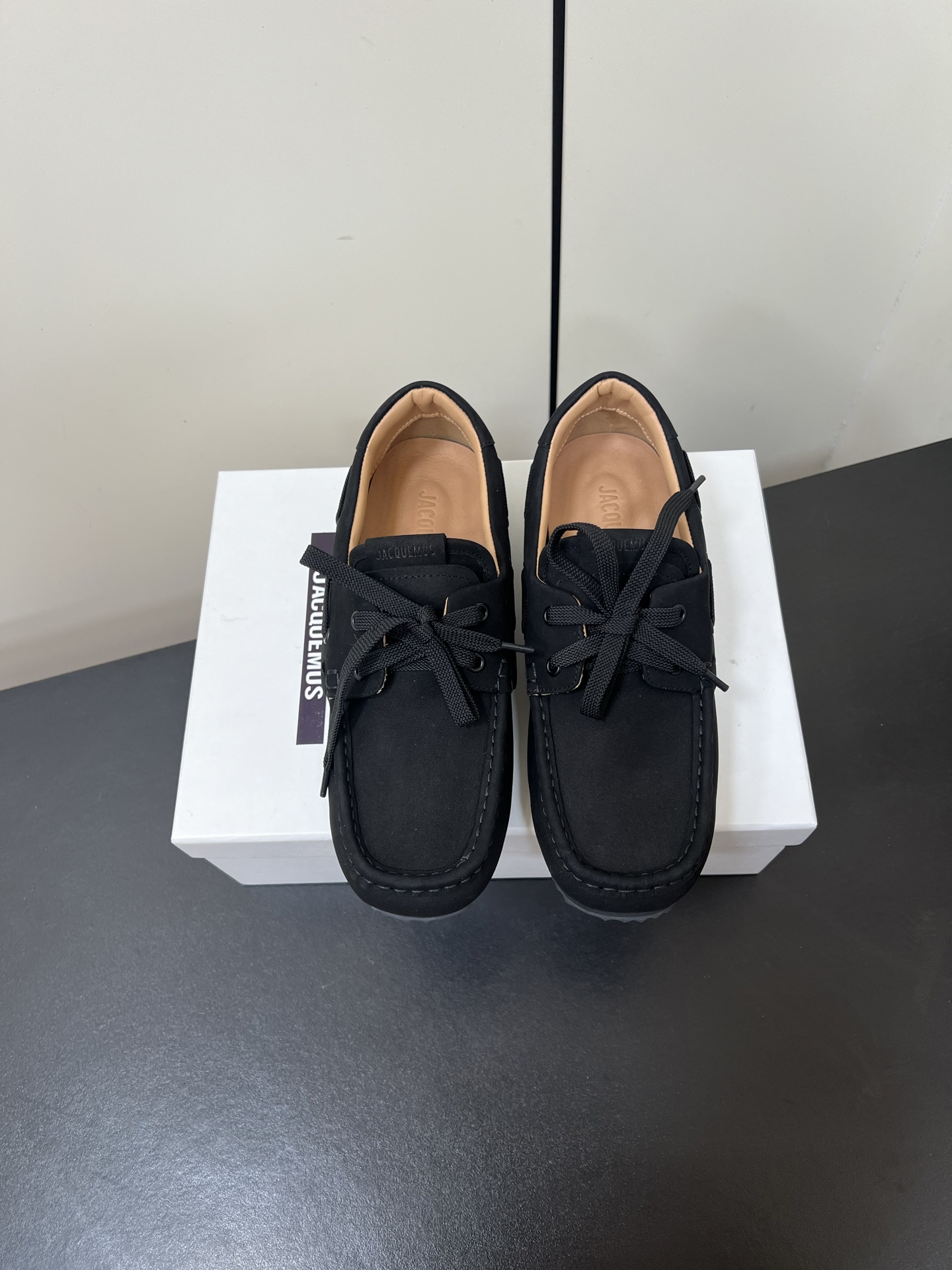 NO:475721,jacquemus 25ss square-toe loafer single shoes The square-toe design is really fashionable!  Jeans and small skirts are no problem!  Coco lovely without a head, boxy, a must-have for fashionable talent!  Soft cowhide upper, water-dyed cowhide inner, outsole rubber size35-40 (40.41 custom made without return), loafers, loafers, skirts, jeans, cowhide19860909jacquemus 25ss方头乐福单鞋 方头设计真的好时髦！牛仔裤 小裙子搭配不在话下！可可爱爱没有脑袋 四方方的 时髦精必入的一款！ 鞋面软牛皮 内里水染牛皮 大底橡胶 size35-40（40.41定制不退换）,乐福鞋,loafers,skirts,jeans,cowhide,Women's Shoes
