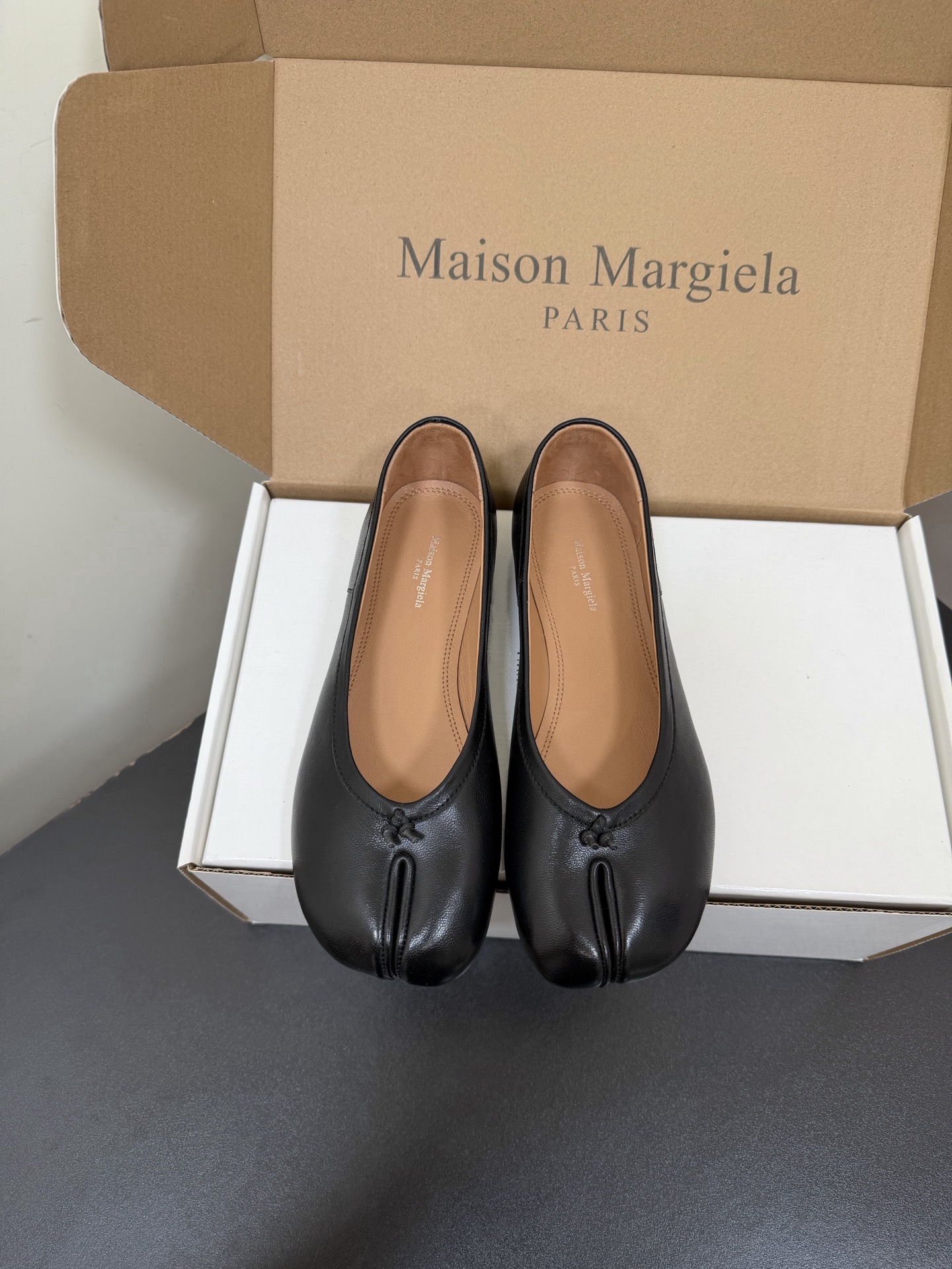 NO:721638,Wandan-made Maison Margiela MM6 Margiela pleated split-toe shoes, Tabi split-toe ballet shoes, vegetable-tanned sheepskin made in Italy!  Welcome to compare with the real original outsole!  Size: 35-39 (40.41 customization is not returnable), split-toe shoes, masion margiela, masion margiela, sheepskin19860909莞产Maison Margiela MM6马吉拉皱褶分趾鞋 Tabi分趾芭蕾单鞋 意产植鞣羊皮！ 欢迎对比 真正的原版大底！ Size:35-39（40.41定制不退换）,分趾鞋,masion margiela,masion margiela,sheepskin,Women's Shoes