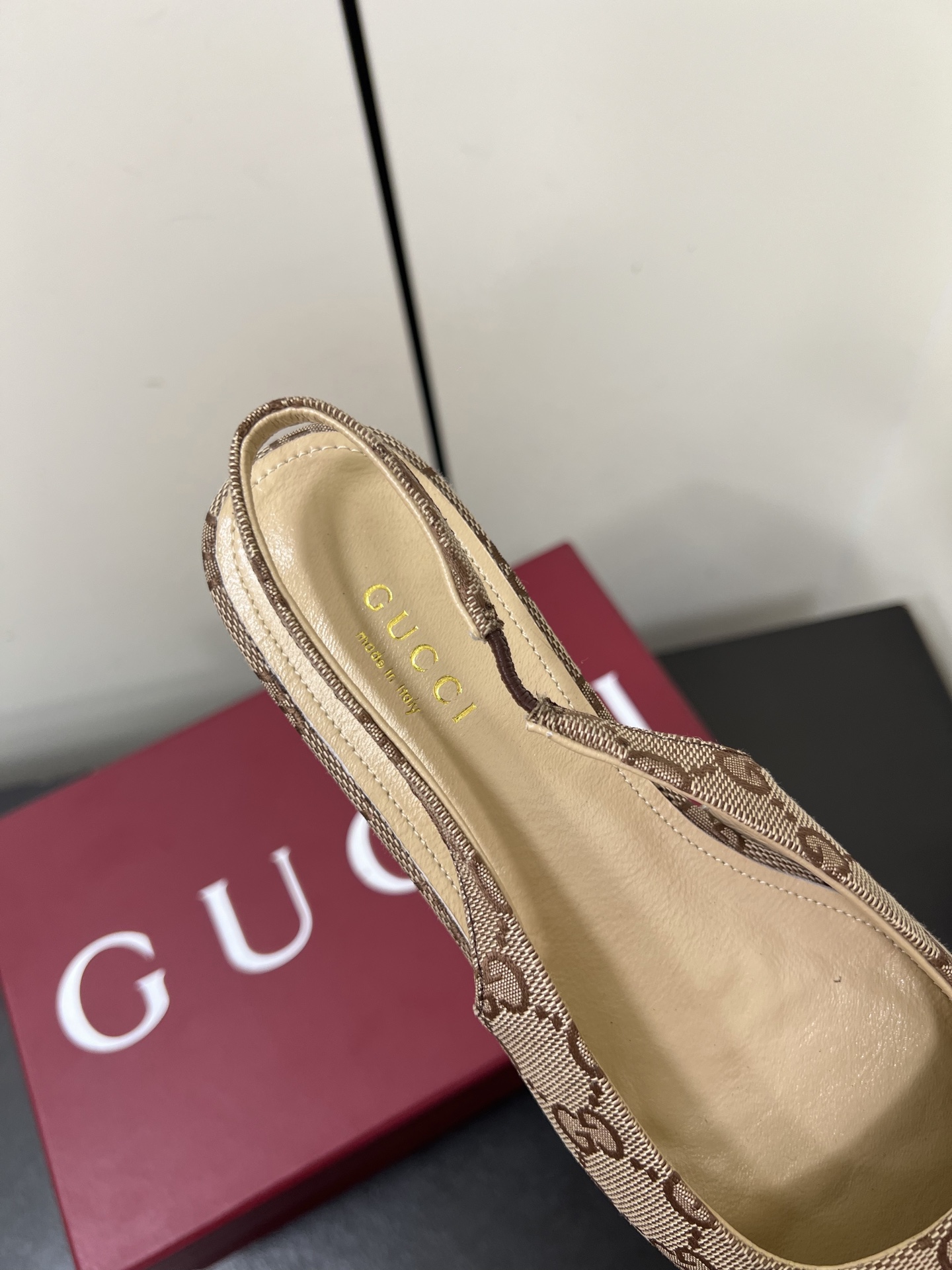 Gucci Women Shoes