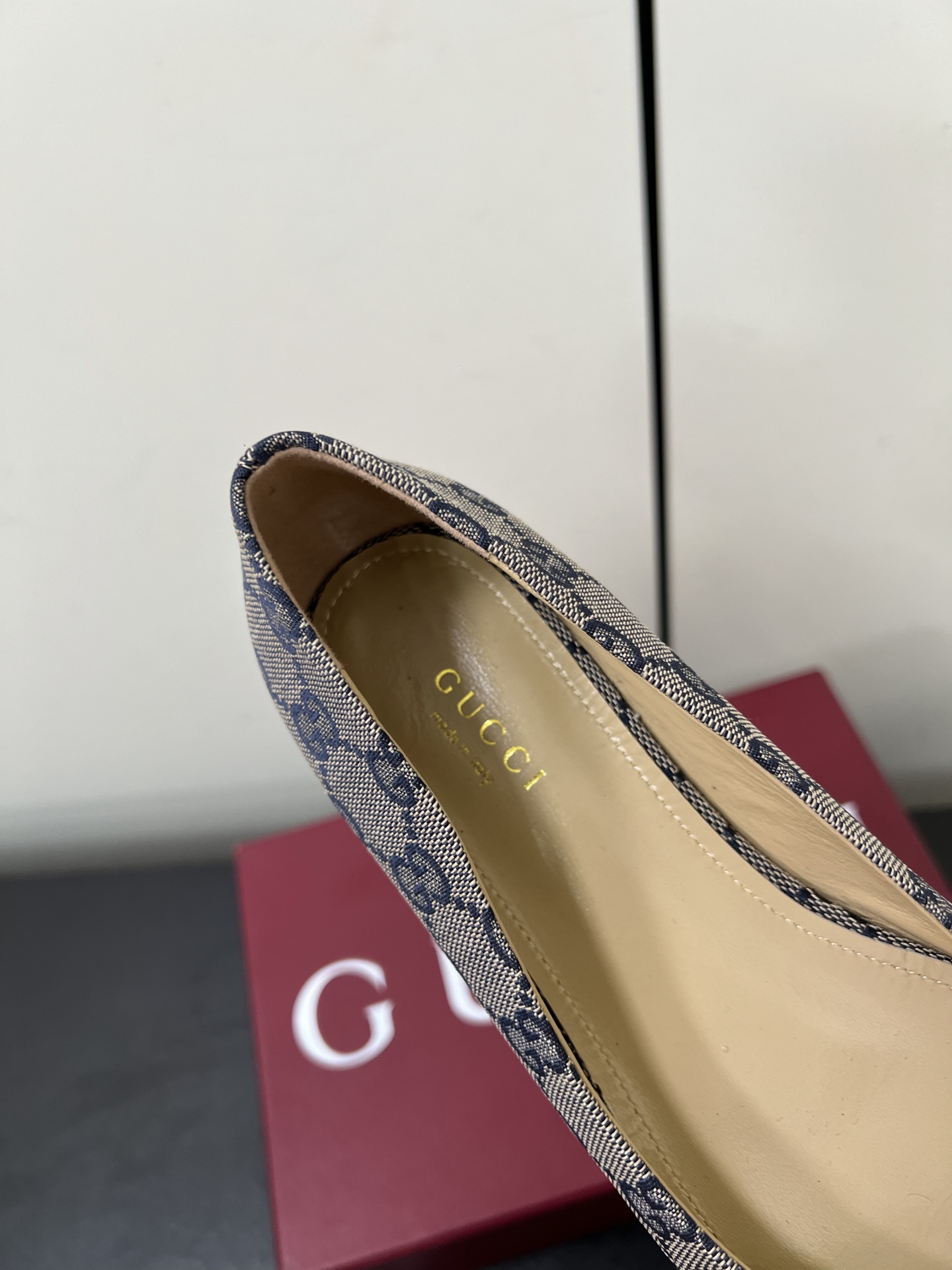Gucci Women Shoes