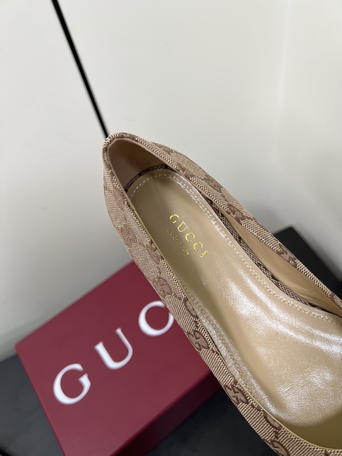 Gucci Women Shoes