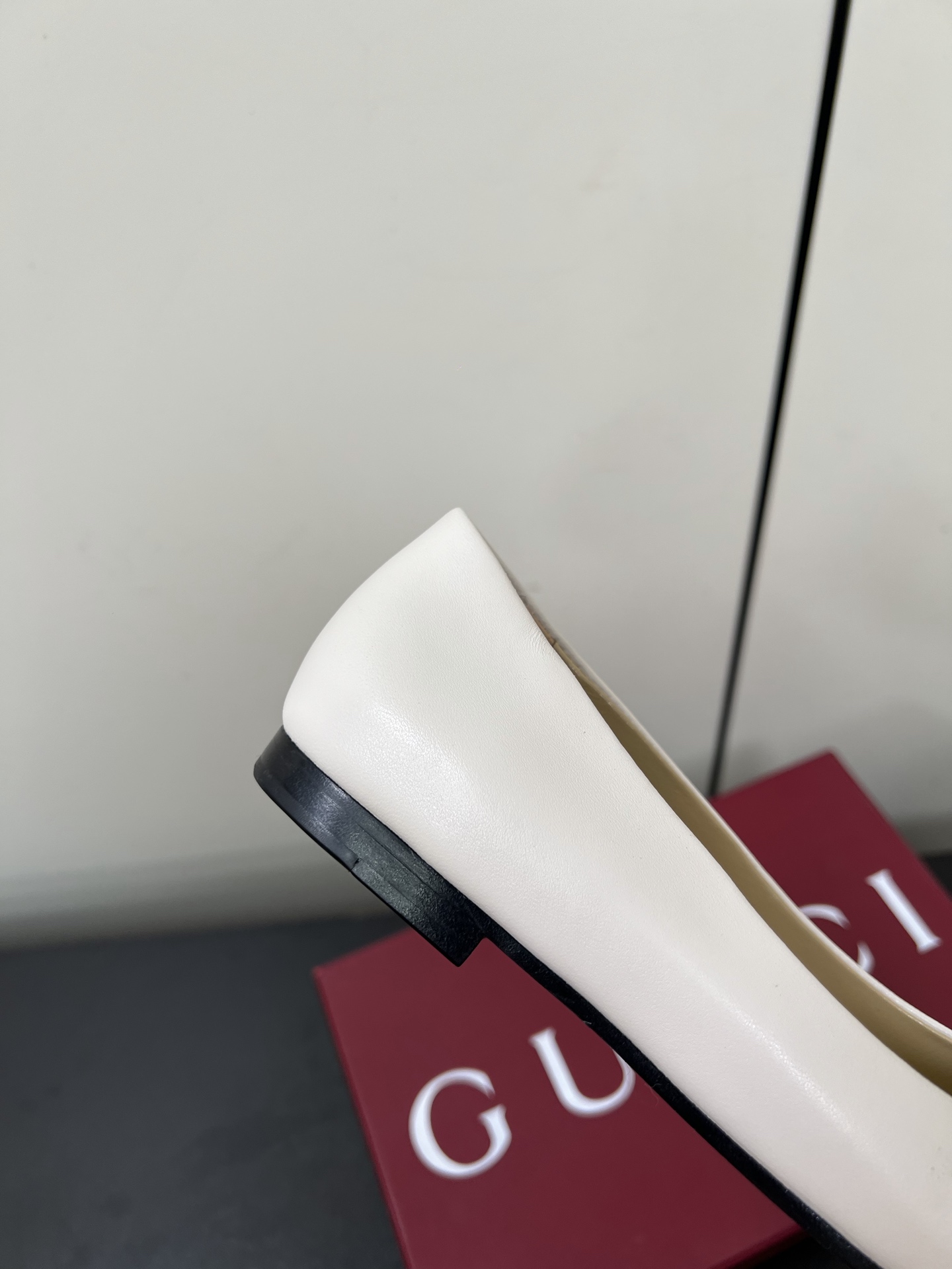 Gucci Women Shoes