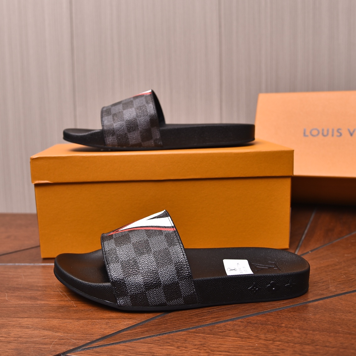 Louis Vuitton Men's Checkerboard Pattern Slides Comfortable and Relaxed 8 i1698211592 4577 6