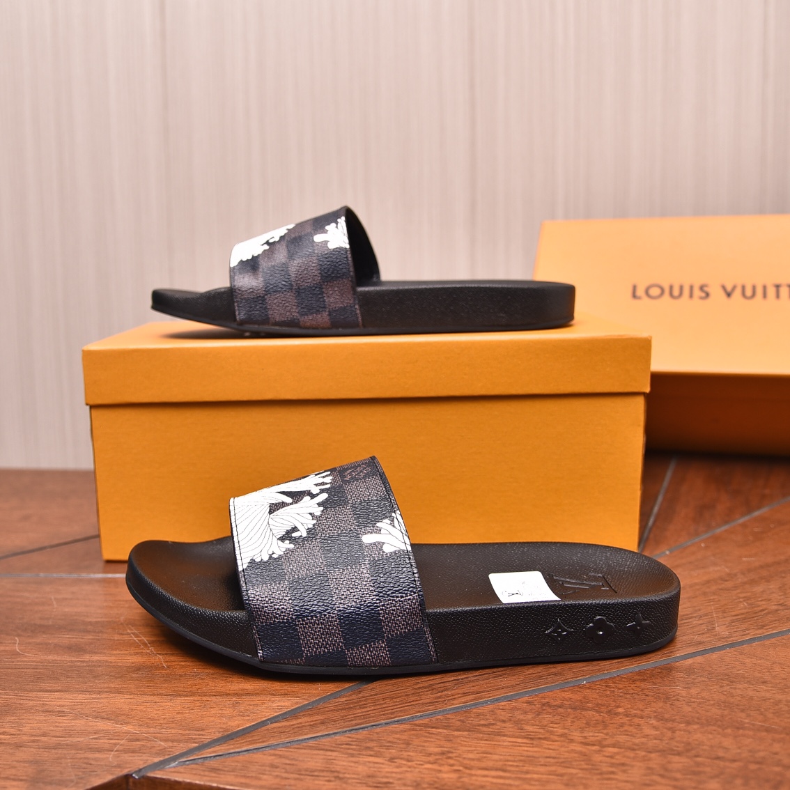 Louis Vuitton Men's Luxury Slides | Stylish and Comfortable | Size 35-46 7 i1708099001 4108 2