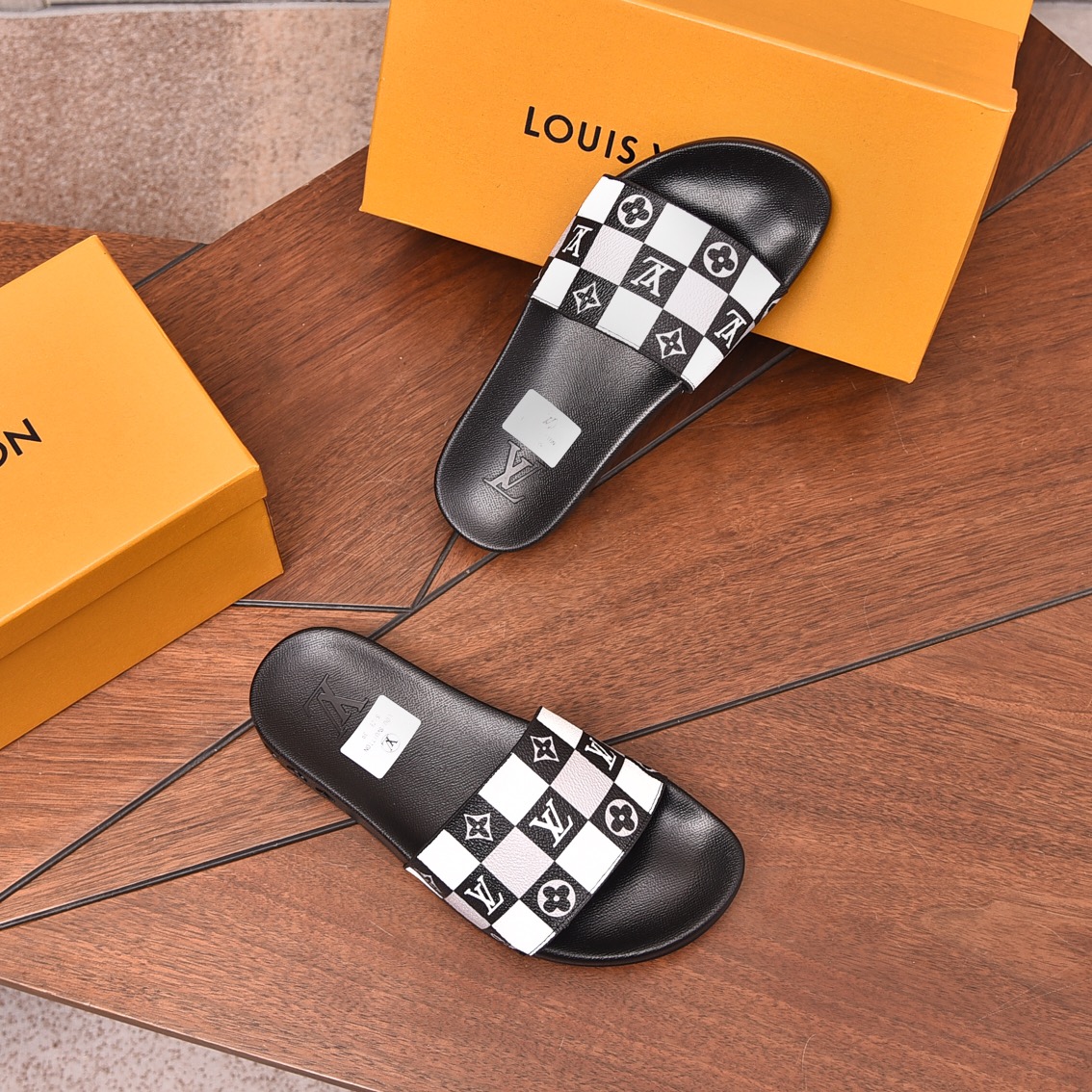 Louis Vuitton Men's Luxury Slides | Comfortable & Stylish | Size 35-46 5 i1708099208 5205 6