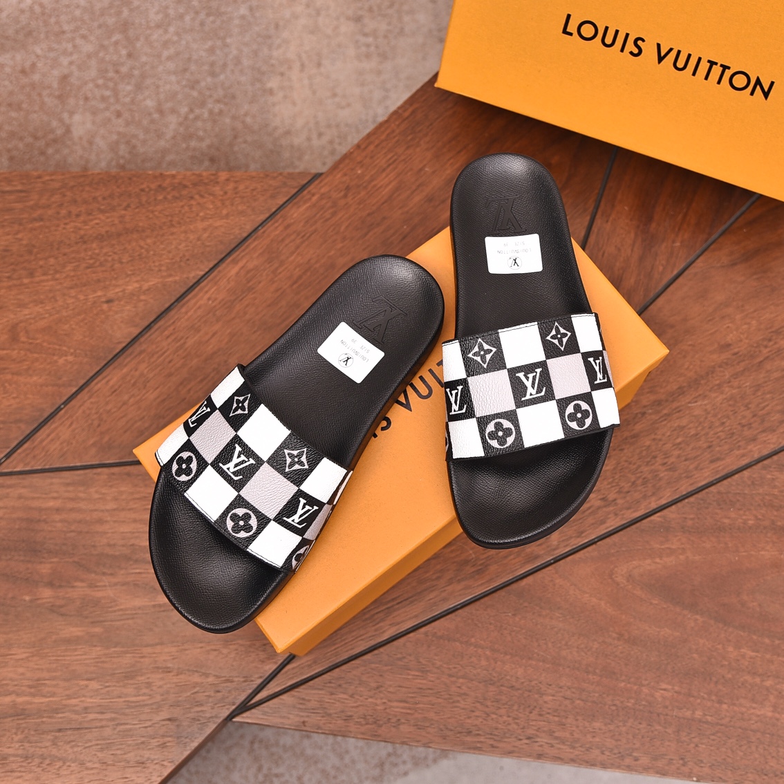 Louis Vuitton Men's Luxury Slides | Comfortable & Stylish | Size 35-46 3 i1708099208 8427 7