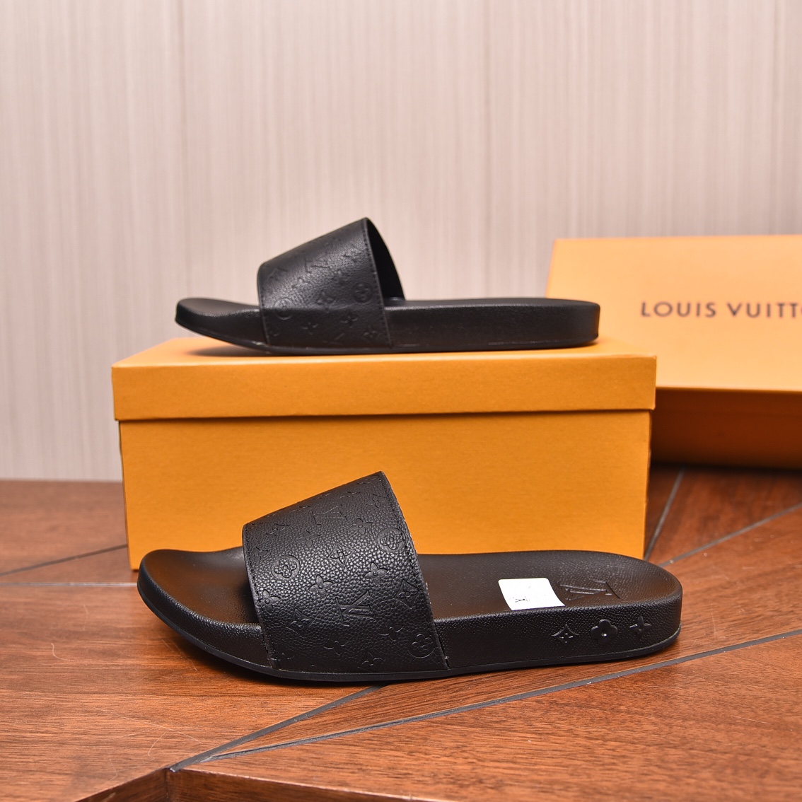 Louis Vuitton Men's Black Embossed Leather Comfort Slide Sandals 6 i1708099291 9415 7