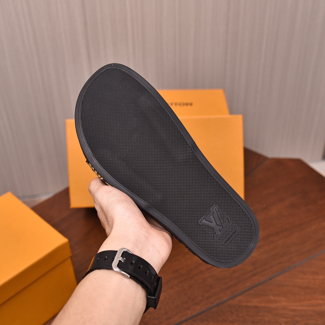 Louis Vuitton Men's Sandals - Casual, Comfortable, and Stylish Summer Slides 8 i1708099435 21 5