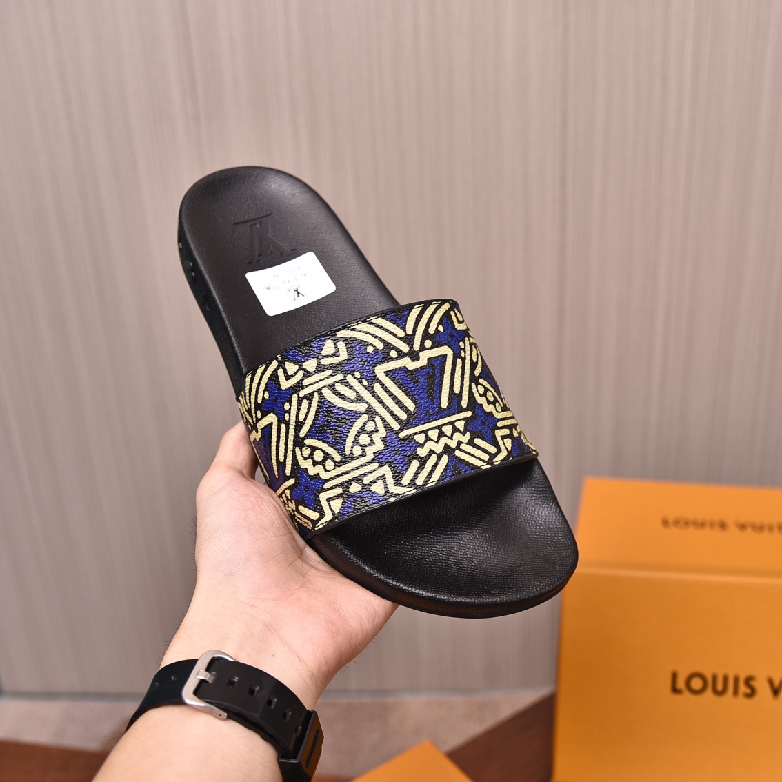 Louis Vuitton Men's Sandals - Casual, Comfortable, and Stylish Summer Slides 9 i1708099435 2603 4