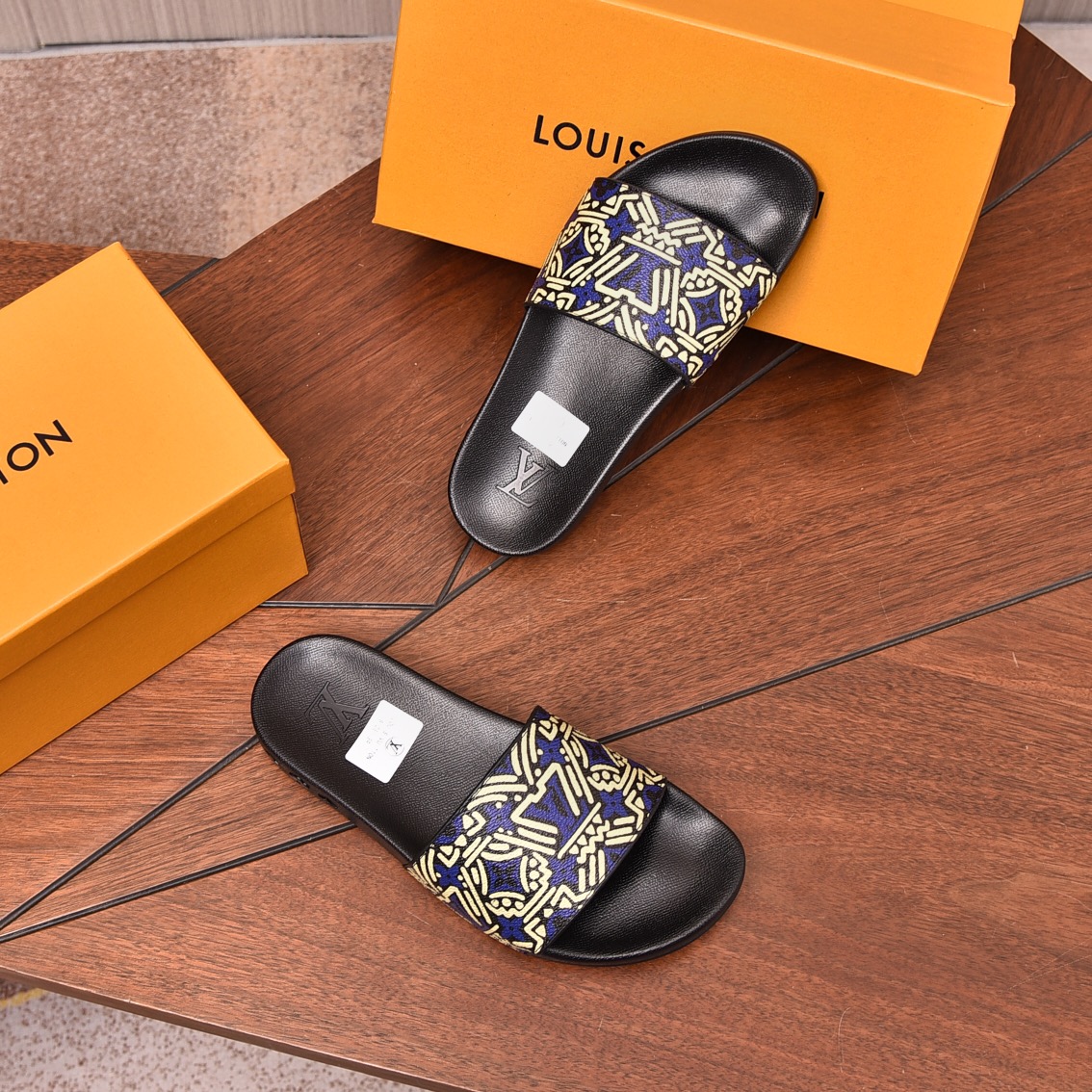 Louis Vuitton Men's Sandals - Casual, Comfortable, and Stylish Summer Slides 5 i1708099435 4127 1