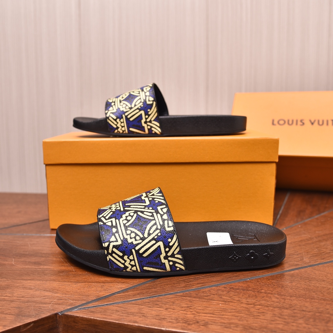 Louis Vuitton Men's Sandals - Casual, Comfortable, and Stylish Summer Slides 7 i1708099435 7307 2