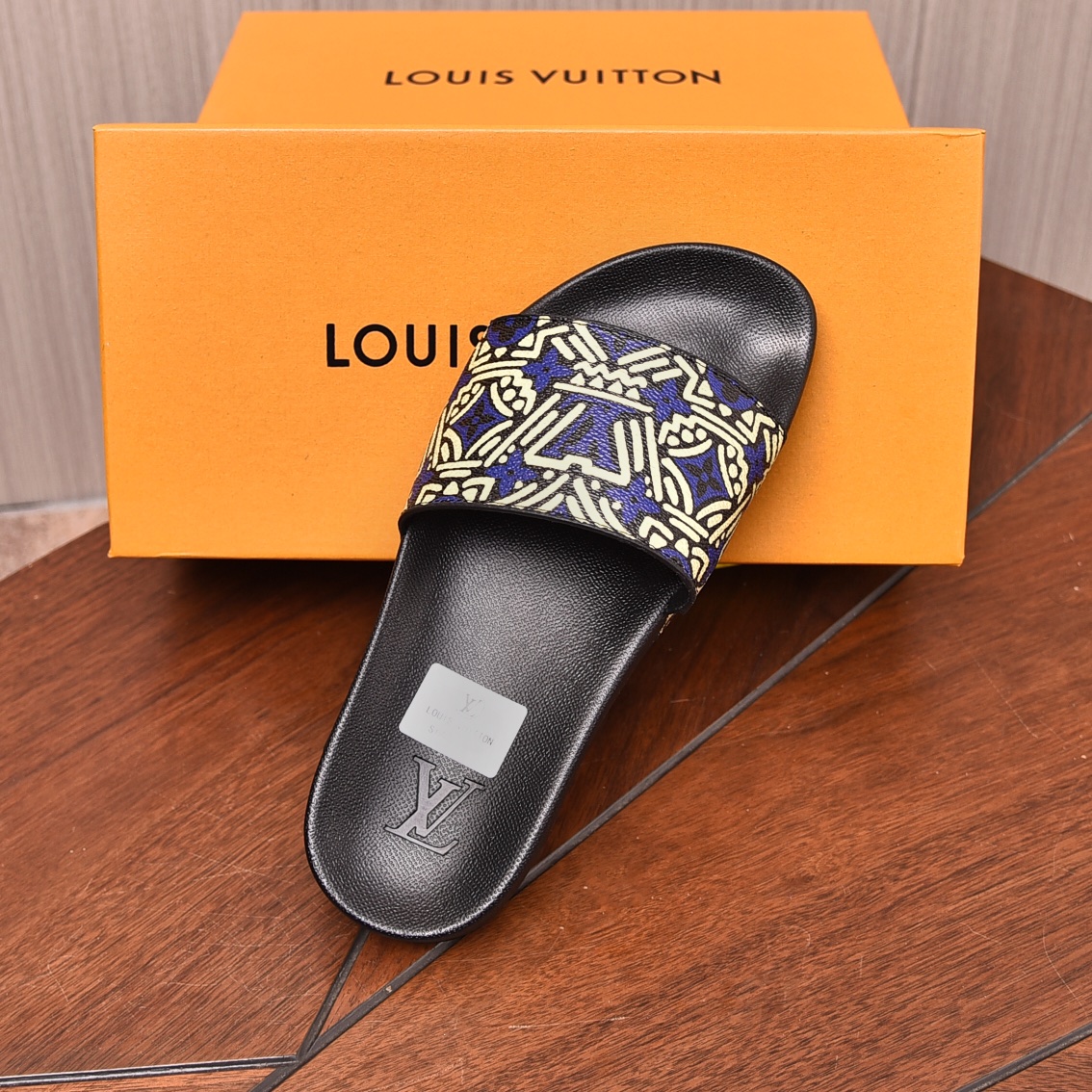 Louis Vuitton Men's Sandals - Casual, Comfortable, and Stylish Summer Slides 6 i1708099435 906 0