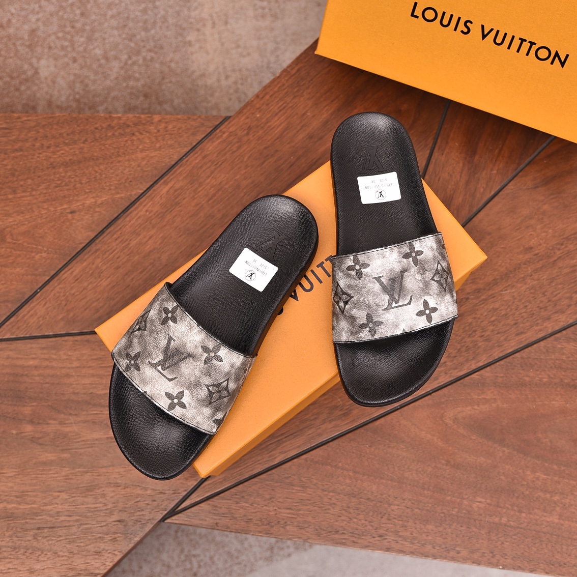 Louis Vuitton Men's Casual Slides, Comfortable and Stylish, Sizes 35-46 3 i1708099751 5029 3