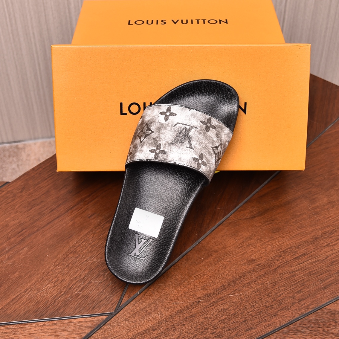 Louis Vuitton Men's Casual Slides, Comfortable and Stylish, Sizes 35-46 6 i1708099751 7190 4