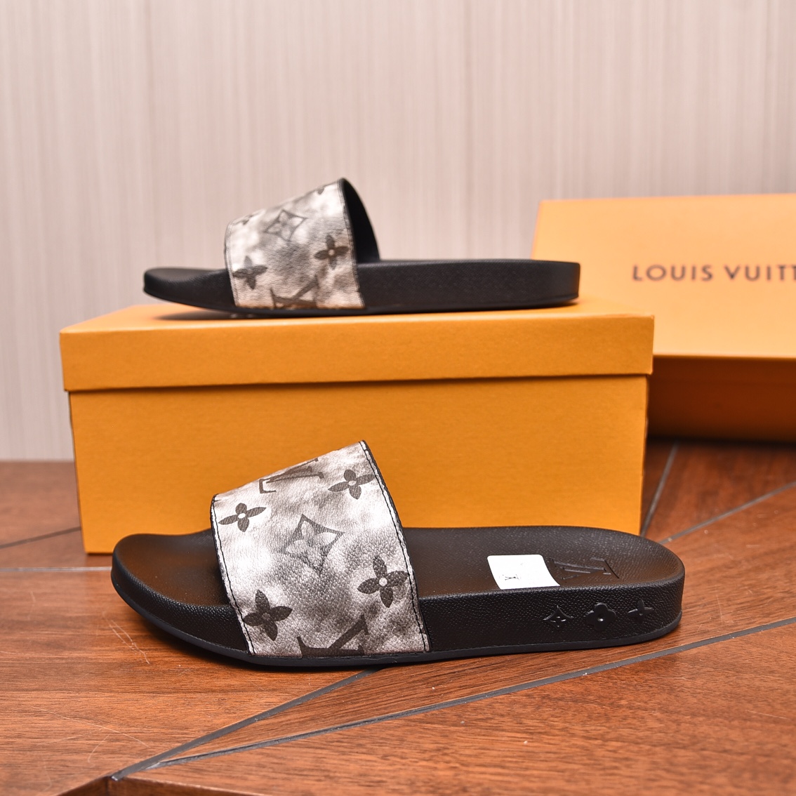 Louis Vuitton Men's Casual Slides, Comfortable and Stylish, Sizes 35-46 7 i1708099751 7395 8