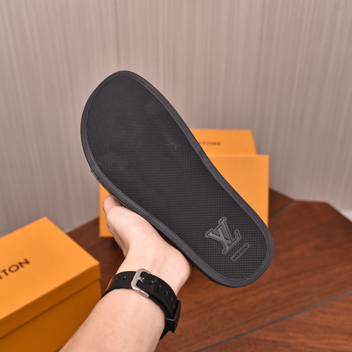 Louis Vuitton Men's Casual Slides, Comfortable and Stylish, Sizes 35-46 8 i1708099751 8485 6