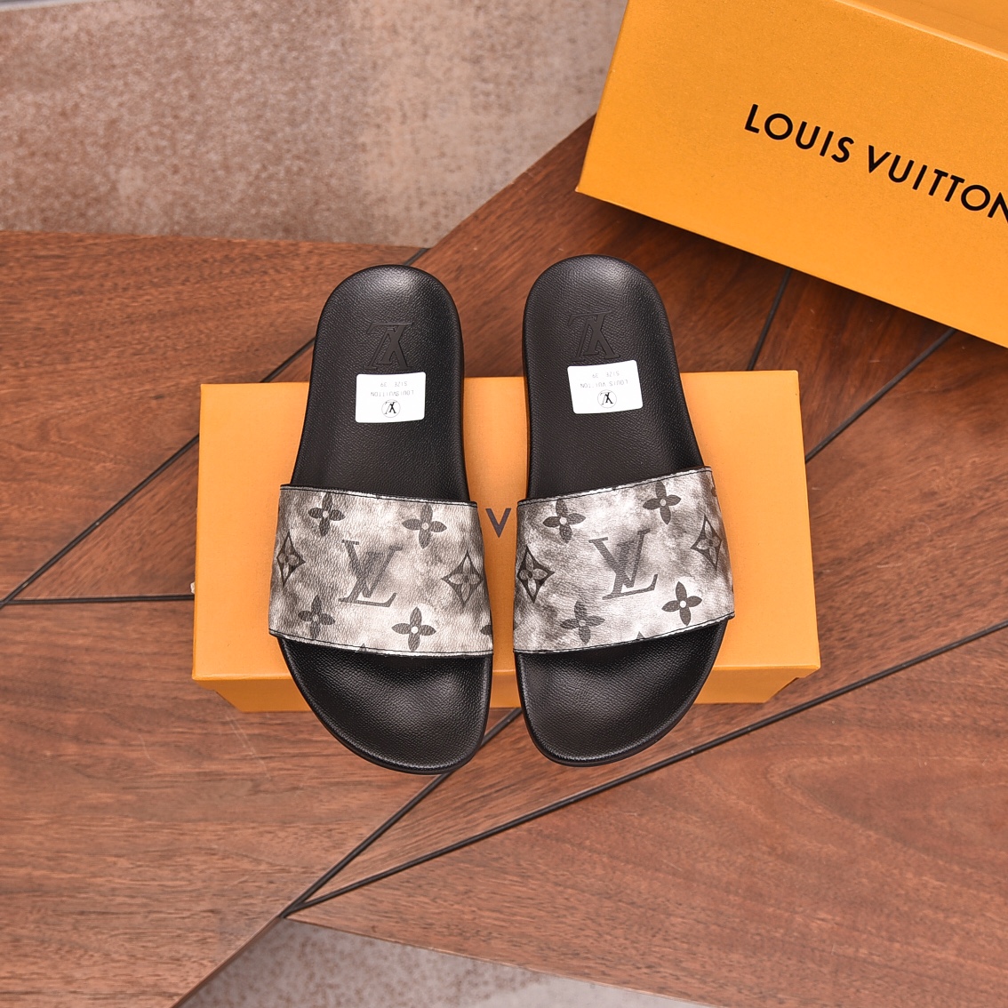 Louis Vuitton Men's Casual Slides, Comfortable and Stylish, Sizes 35-46 2 i1708099751 8619 1