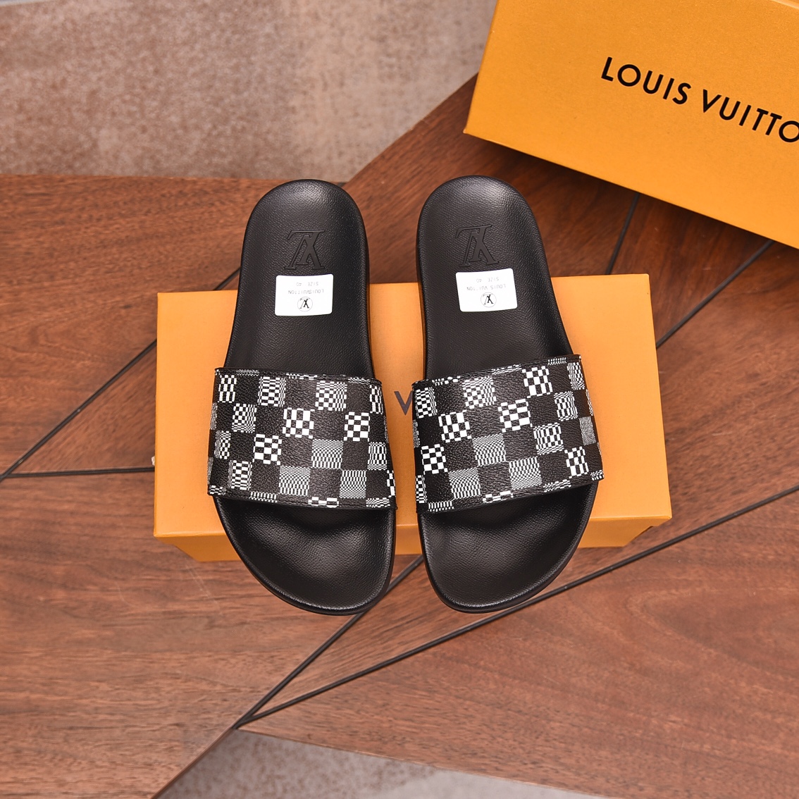 Louis Vuitton Men's Checkerboard Print Slides Comfortable Sandals 1 Louis Vuitton Men's Checkerboard Print Slides Comfortable Sandals