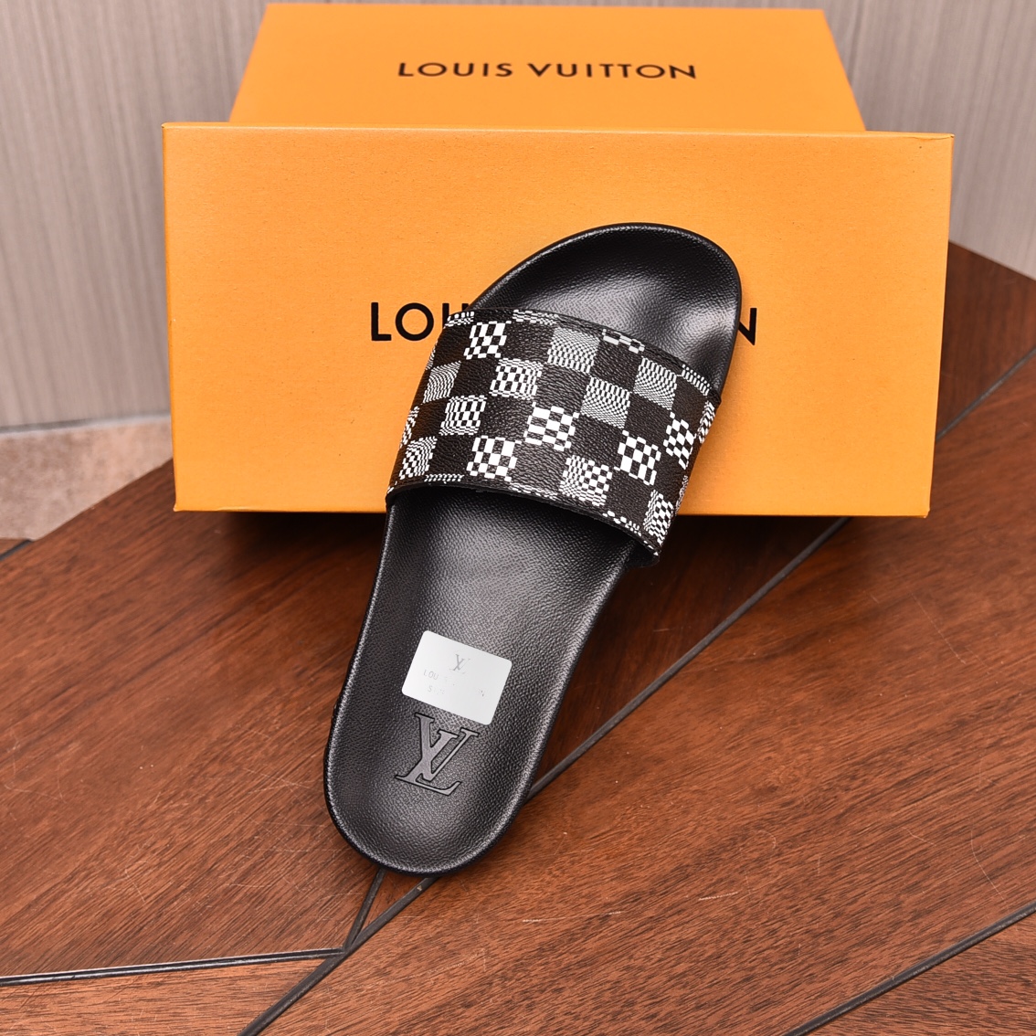 Louis Vuitton Men's Checkerboard Print Slides Comfortable Sandals 6 i1708099968 7892 0
