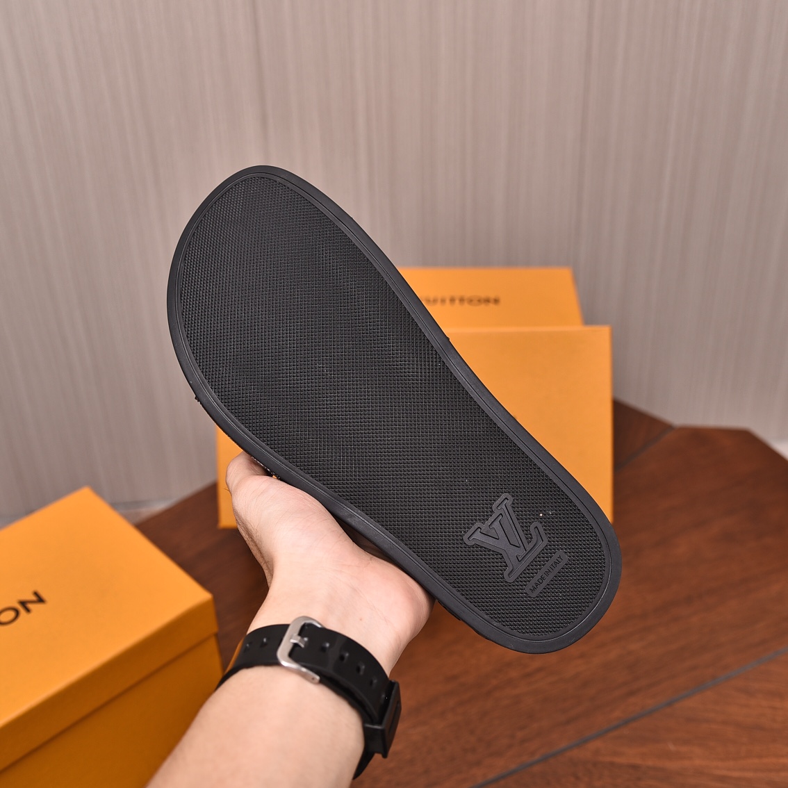Louis Vuitton Men's Checkerboard Print Slides Comfortable Sandals 8 i1708099969 8882 0
