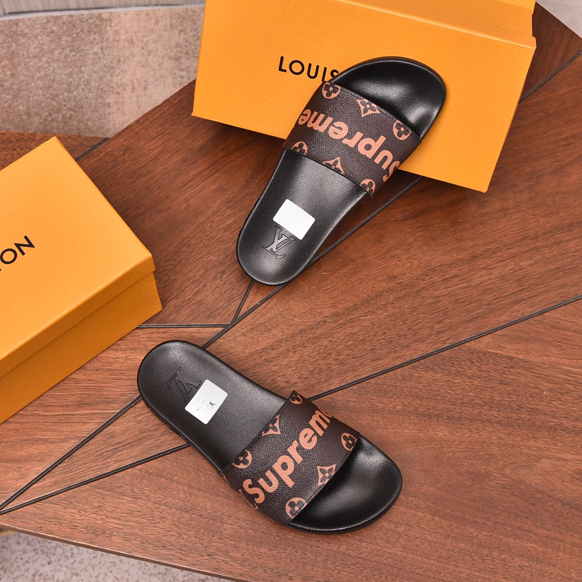 Louis Vuitton x Supreme Men's Casual Comfortable Slides Sandals 5 i1708100100 5418 0