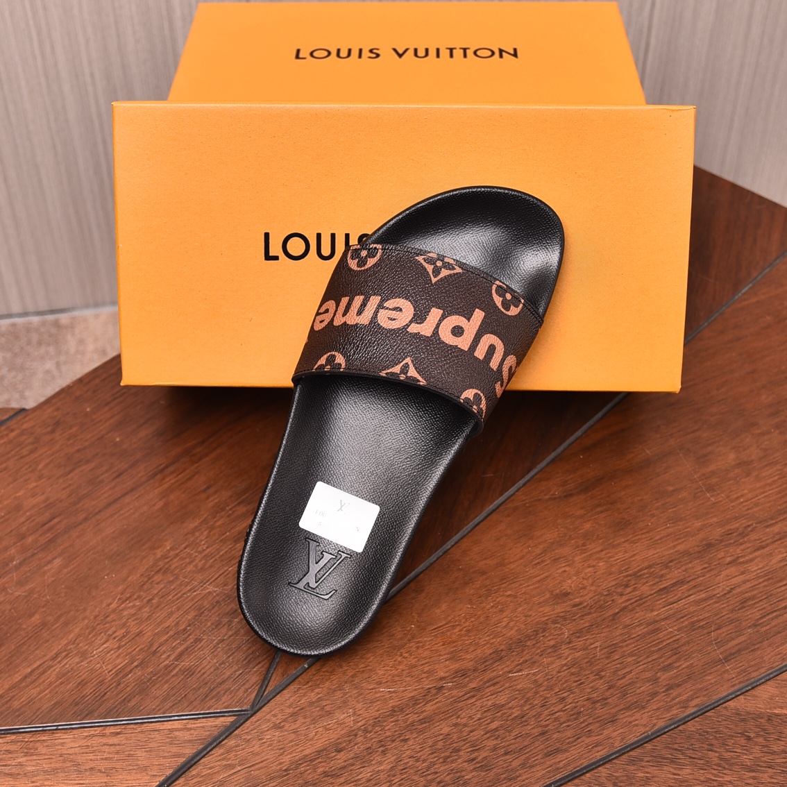 Louis Vuitton x Supreme Men's Casual Comfortable Slides Sandals 6 i1708100100 9011 0
