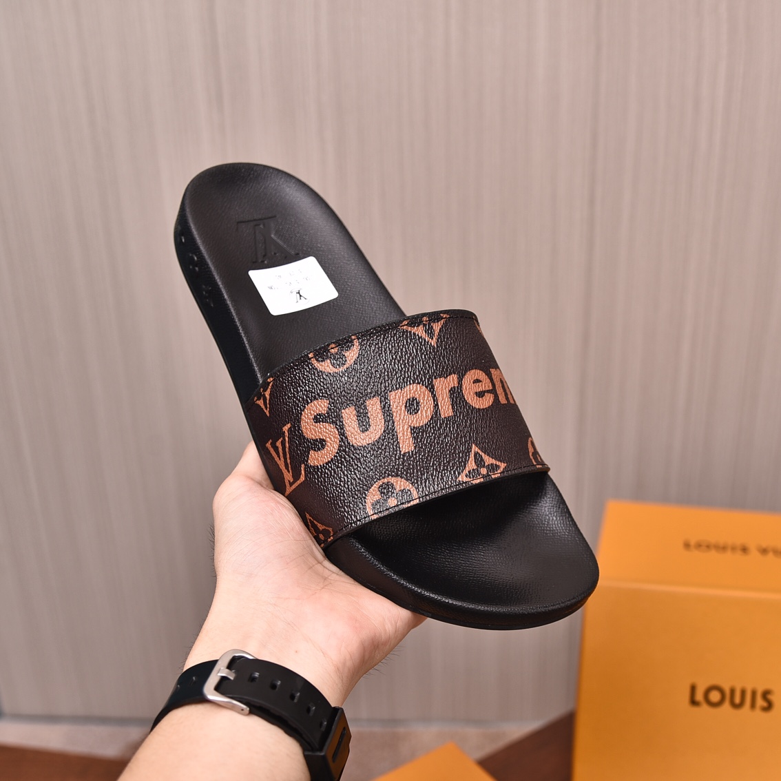 Louis Vuitton x Supreme Men's Casual Comfortable Slides Sandals 9 i1708100100 9354 0