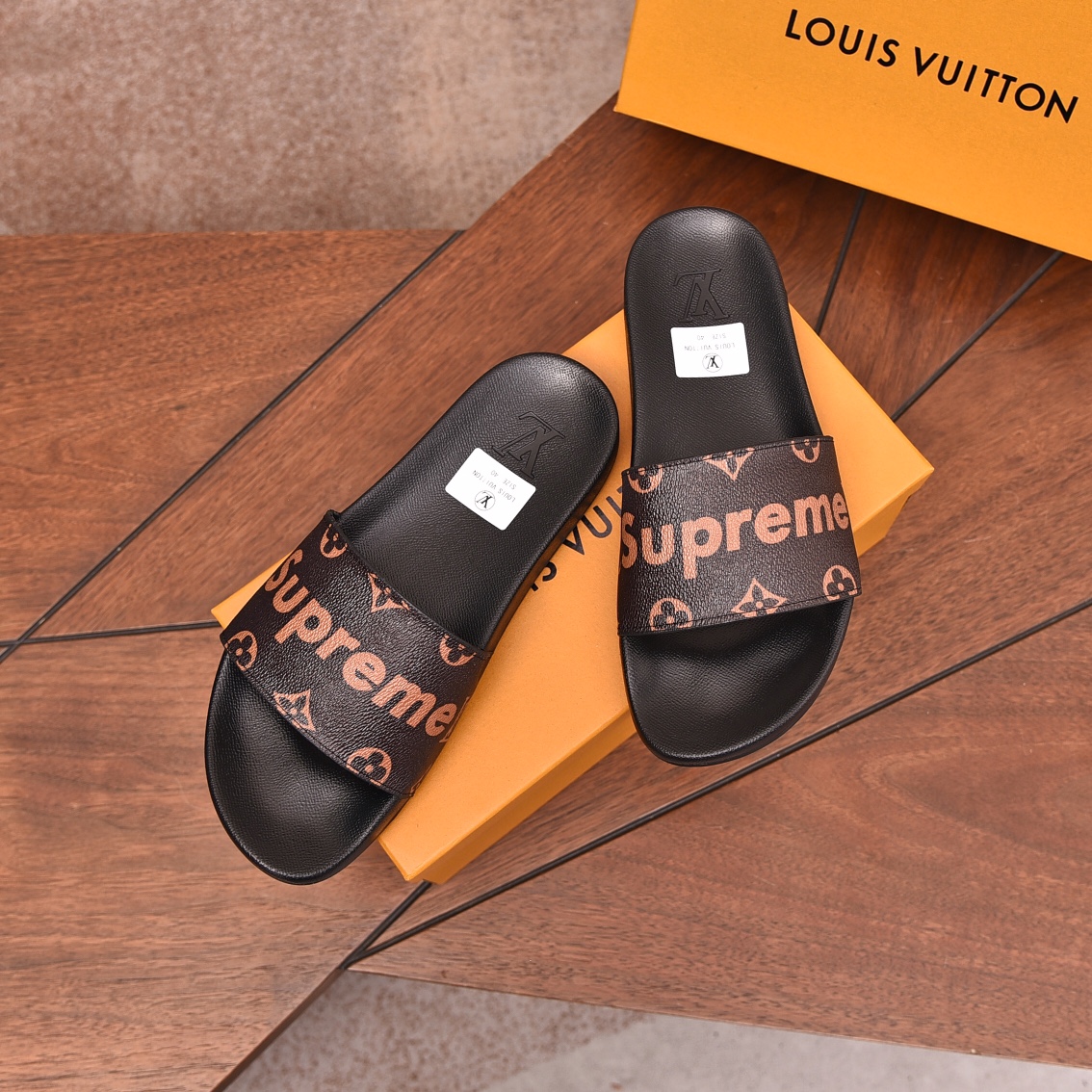 Louis Vuitton x Supreme Men's Casual Comfortable Slides Sandals 3 i1708100100 9593 0