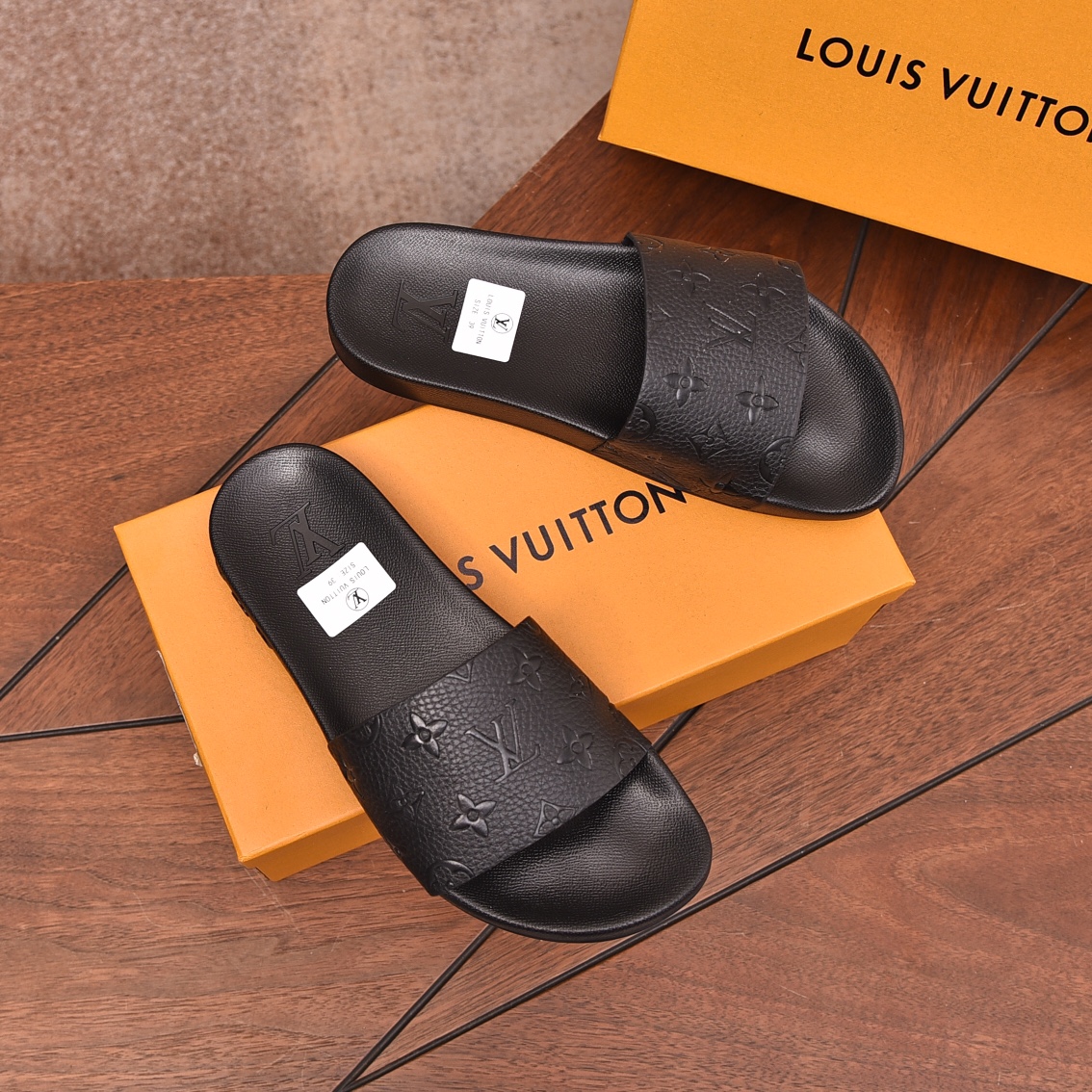 Louis Vuitton Men's Monogram Embossed Leather Slide Sandals - Comfortable 4 i1708100163 9393 0