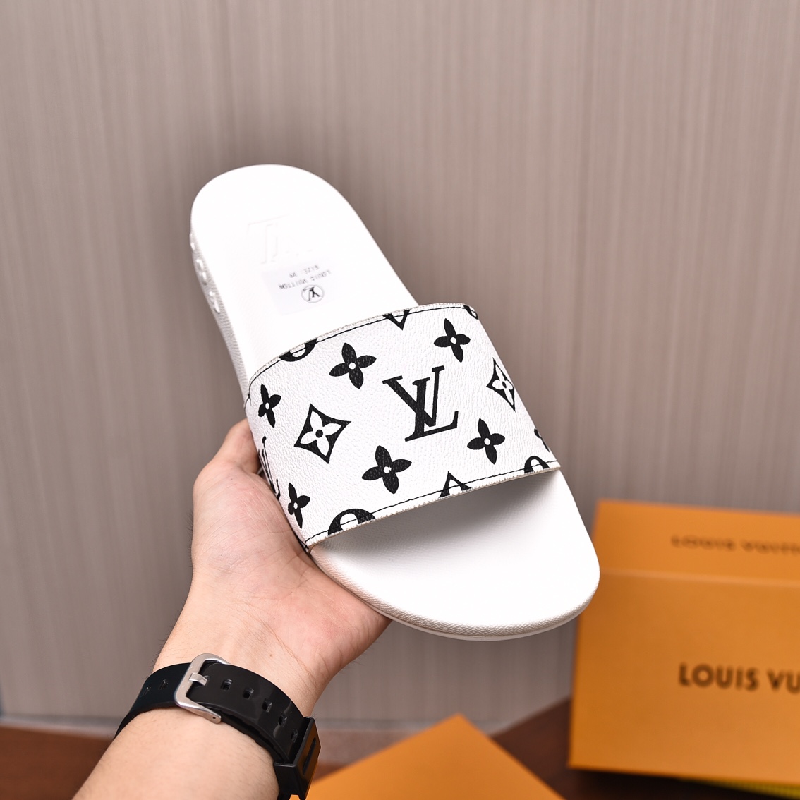 Louis Vuitton Men's Monogrammed White Slides Sandals - Comfortable & Stylish 9 i1708100572 5847 7