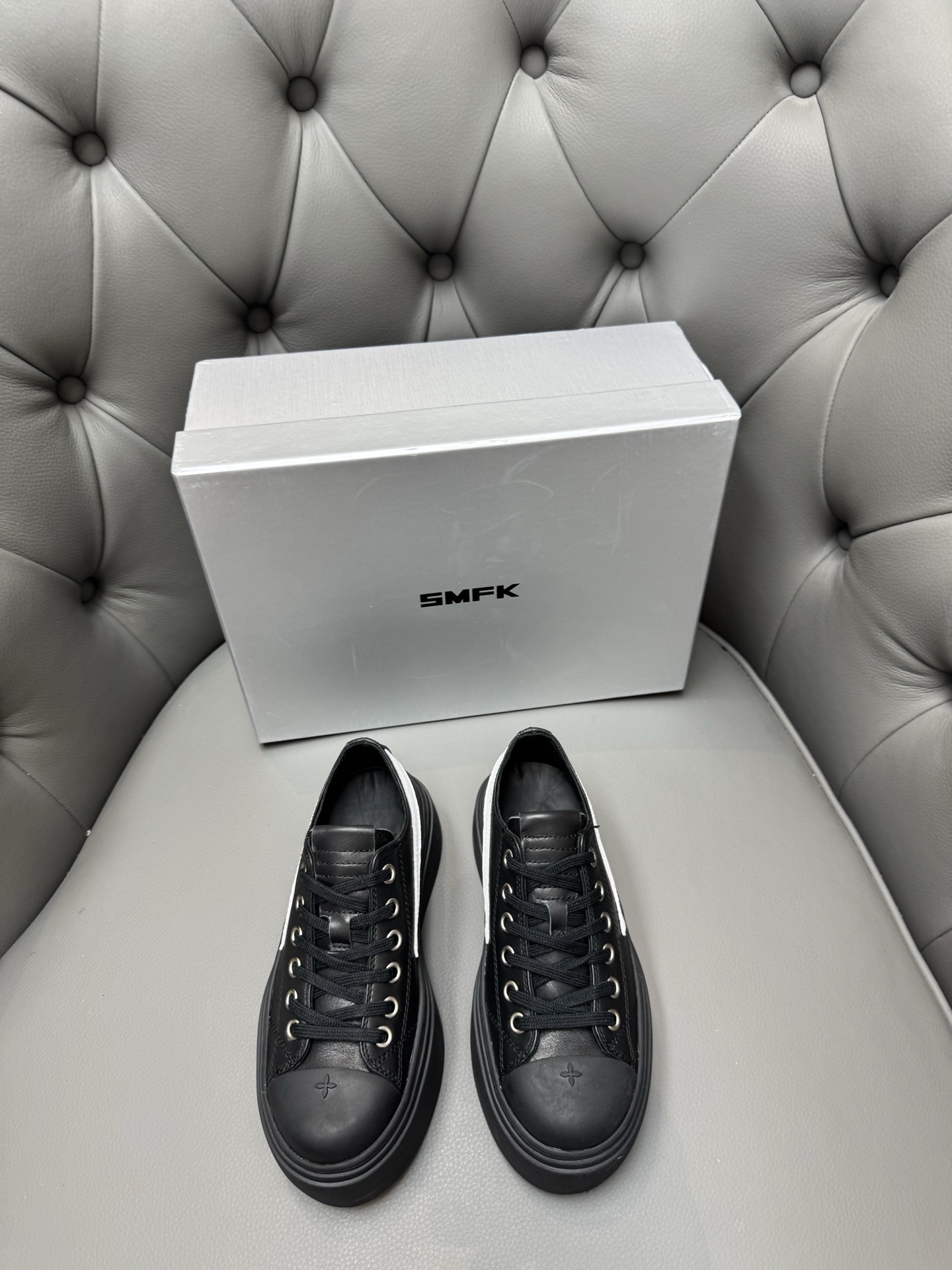 NO:245276,Purchase grade SMFK Niche trendy brand 25ss Spring and summer new G788 cross, big toe thick sole, derby shoes, versatile minimalist style, national trend, new work inherits many popular elements of the brand, and is bound to be very popular - canvas casual shoes, super cool, dark and versatile style, made of high-density breathable canvas, equipped with moderately comfortable thick sole, details also ensure that they are safe and easy to move. Original imported custom canvas fabric/cowhide, imported sheepskin, thick sole of inner foot pad, 5CM sole original open molded cross-shaped rubber sole Size: 35-40 (40 custom made without return or exchange), casual shoes/sports shoes, sneakers, cowhide, sheepskin19860909代购级 SMFK 小众潮牌 25ss春夏新款 G788十字花 大头厚底 德比鞋 百搭的极简风国潮,新作继承了诸多品牌制胜的流行元素,势必大热—帆布休闲鞋 超级酷 黑暗百搭 风 采用高密度透气帆布而成,配有高度适中的舒适厚底,细节还确保穿着稳妥不易移位 面料原版进口定制帆布面料/牛皮 内里垫脚进口羊皮 底厚5CM 鞋底原版开模十字花成型橡胶大底 Size:35-40（40定做不退换）,休闲鞋/运动鞋,sneakers,cowhide,sheepskin,Women's Shoes