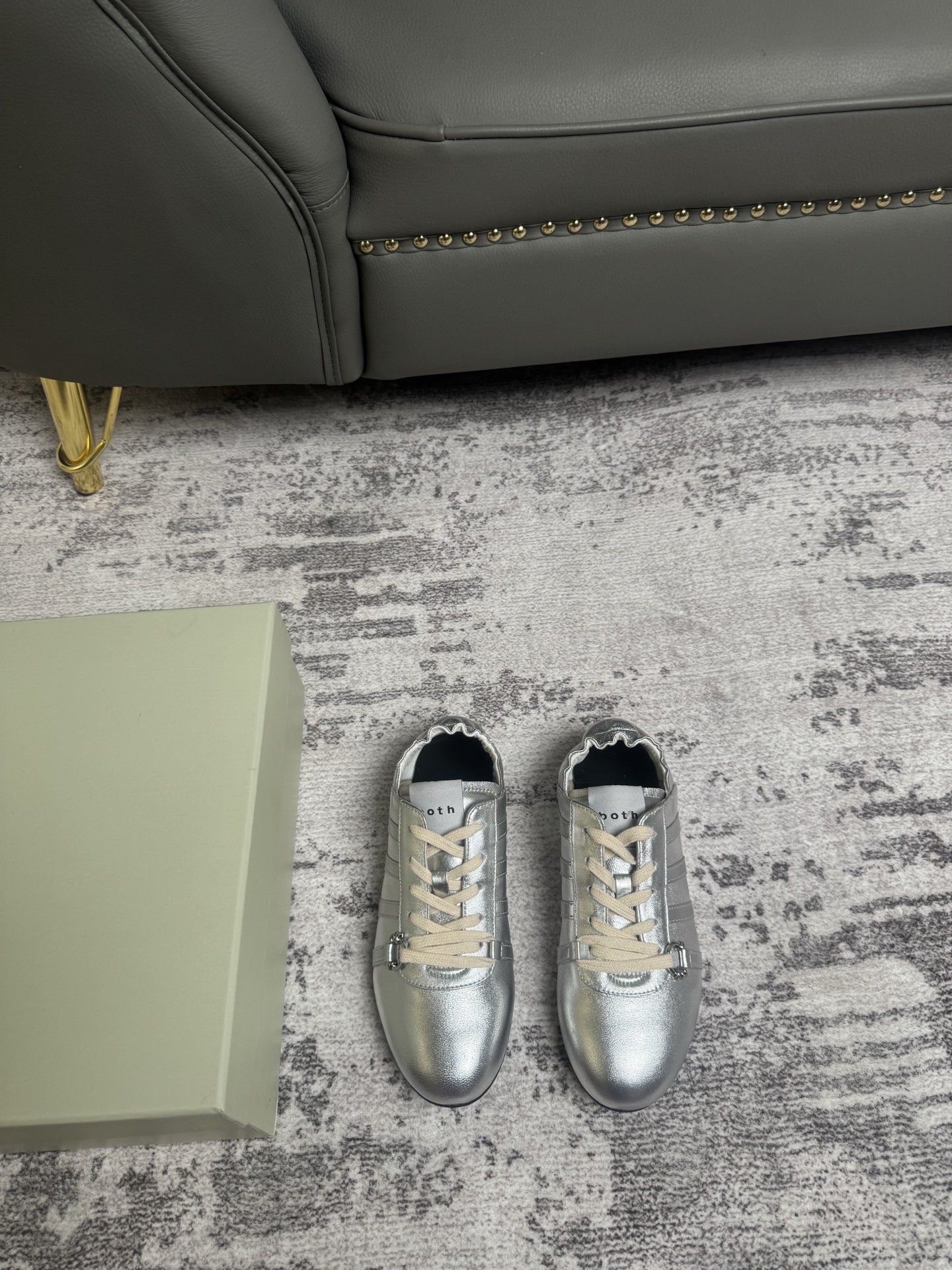 NO:265856,Both niche trendy brand G788/25ss spring and summer new style shark head ballet style moral training shoes bright yellow both thin-soled moral training shoes are the finishing touch of today's outfits. Who said that this year's moral training is too similar?  This deer-colored shark head is very special. It also has a smooth fur texture, milky rubber thin sole, lightweight ballet shoes, and street coolness of racing shoes. The whole is light and comfortable, giving the feeling of a deer running. The upper is made of original imported cowhide, inner foot pad sheepskin, original custom rubber outsole, size 35-39 (40 custom made without return and exchange), casual shoes/sports shoes, sneakers, cowhide, sheepskin, original custom rubber outsole19860909Both 小众潮牌 G788/25ss春夏新款 鲨鱼头 芭蕾舞风 德训鞋 亮黄色both薄底德训鞋是今日穿搭的点睛之笔 谁说今年的德训太相似？ 这款小鹿色鲨鱼头德训就很特别 还有顺滑的毛毛肌理,奶乎乎的 橡胶薄底,有芭蕾舞鞋的轻盈 还有赛车鞋的街头酷感 一整个轻盈舒适,有种小鹿在奔跑的感觉 鞋面采用原版进口牛皮 内里垫脚羊皮 鞋底原版定制橡胶大底 码数35-39（40定制不退换）,休闲鞋/运动鞋,sneakers,cowhide,sheepskin,Women's Shoes