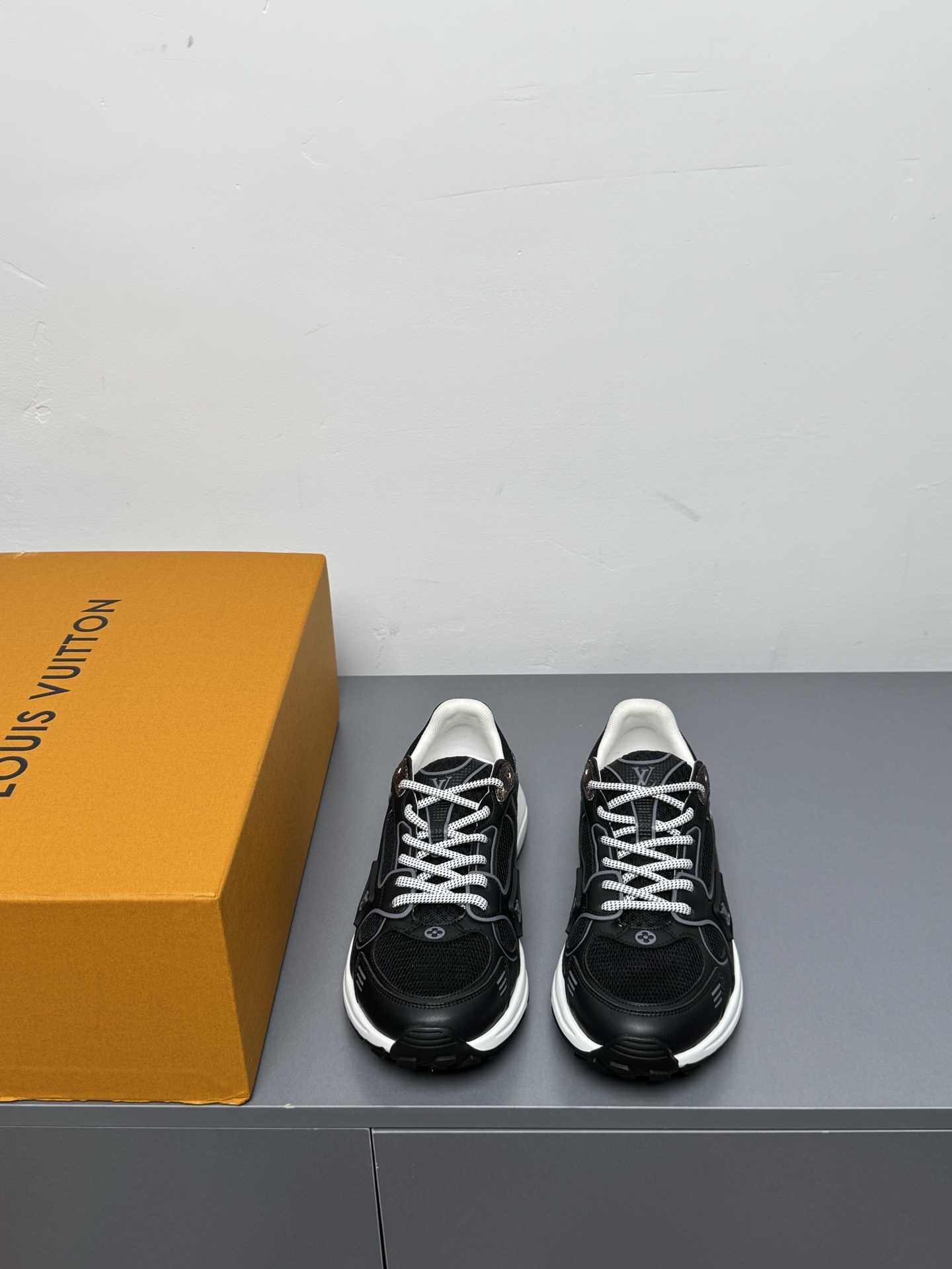 NO:391095,(Official website synchronous box packaging) Purchase grade G668 Louis Donkey Couple Silver Horn King lv Olympia Series Casual Sports Shoes LV also has its own Silver Horn King simplicity design reinterprets classic running shoes full of technology and sportiness, fashionable and light and comfortable upper imported cowhide/customized breathable mesh original mold open sole size men and women same style 35-45 (45 custom made without return or exchange), casual shoes/sports shoes, louis vuitton, louis vuitton, louis vuitton, alexander wang, louis vuitton, sneakers, cowhide19860909批（官网同步盒包装） 代购级G668Louis驴家情侣银角大王 lv olympia 系列休闲运动鞋 LV也有自己的银角大王了 简约设计重绎经典跑鞋 科技感运动感满满 时尚轻盈又舒适  鞋面进口牛皮/定制透气网面  原版开模大底 size男女同款35-45（45定做不退换）,休闲鞋/运动鞋,louis vuitton,louis vuitton,louis vuitton,alexander wang,louis vuitton,sneakers,cowhide,Women's Shoes
