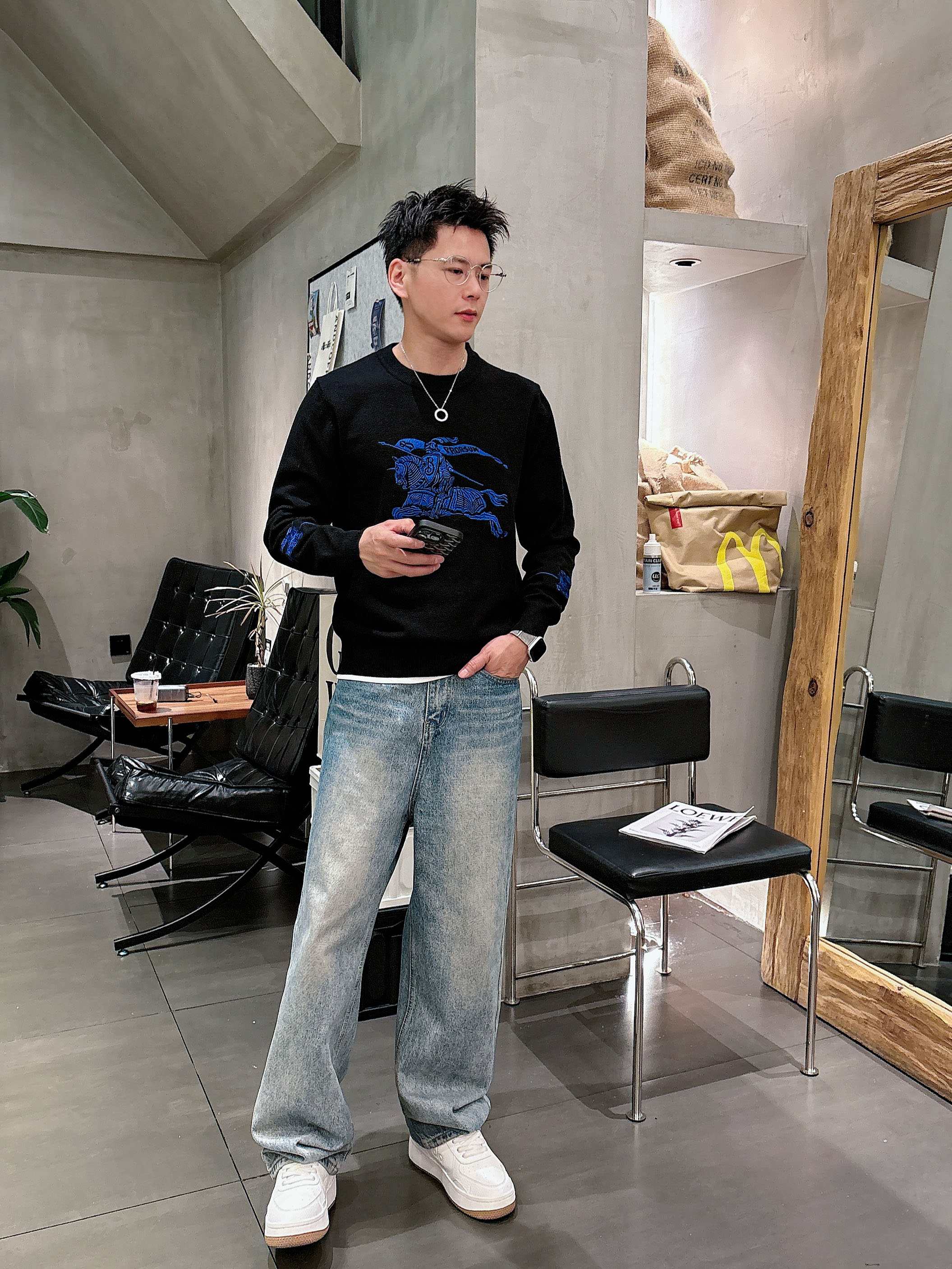 · 巴宝莉Bur 2025官网秋冬季最新款圆领毛衣，专柜同步在售爆款！特供羊毛混纺面料.手感舒适.可直接