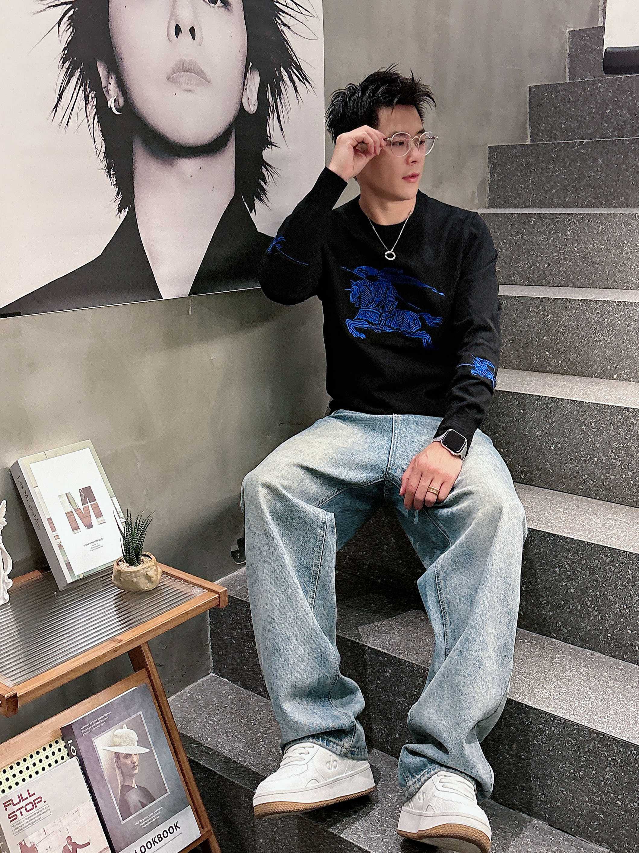 · 巴宝莉Bur 2025官网秋冬季最新款圆领毛衣，专柜同步在售爆款！特供羊毛混纺面料.手感舒适.可直接