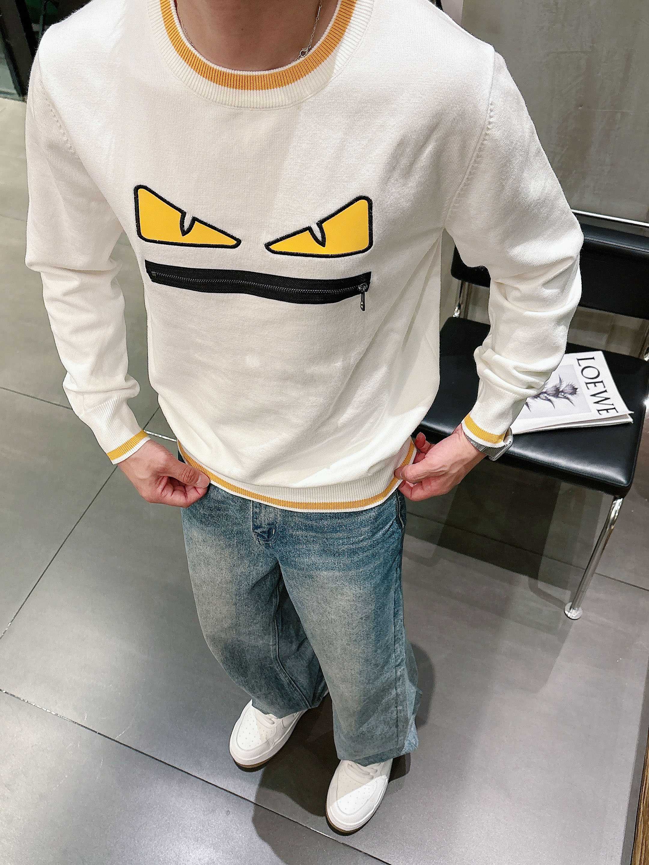 · 芬迪Fendi 2025官网秋冬季最新款圆领毛衣，专柜同步在售爆款！特供羊毛混纺面料.手感舒适.可直