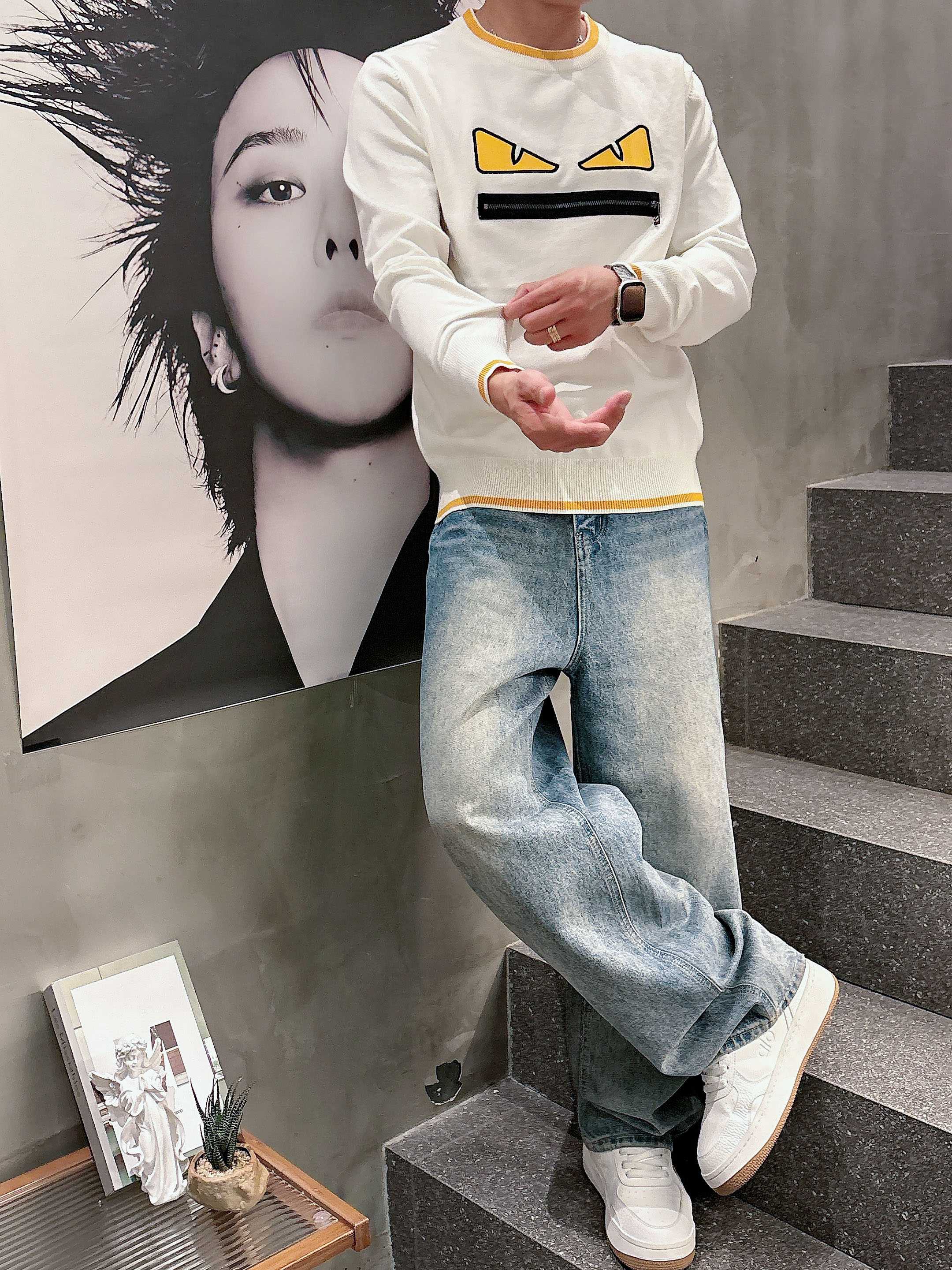 · 芬迪Fendi 2025官网秋冬季最新款圆领毛衣，专柜同步在售爆款！特供羊毛混纺面料.手感舒适.可直