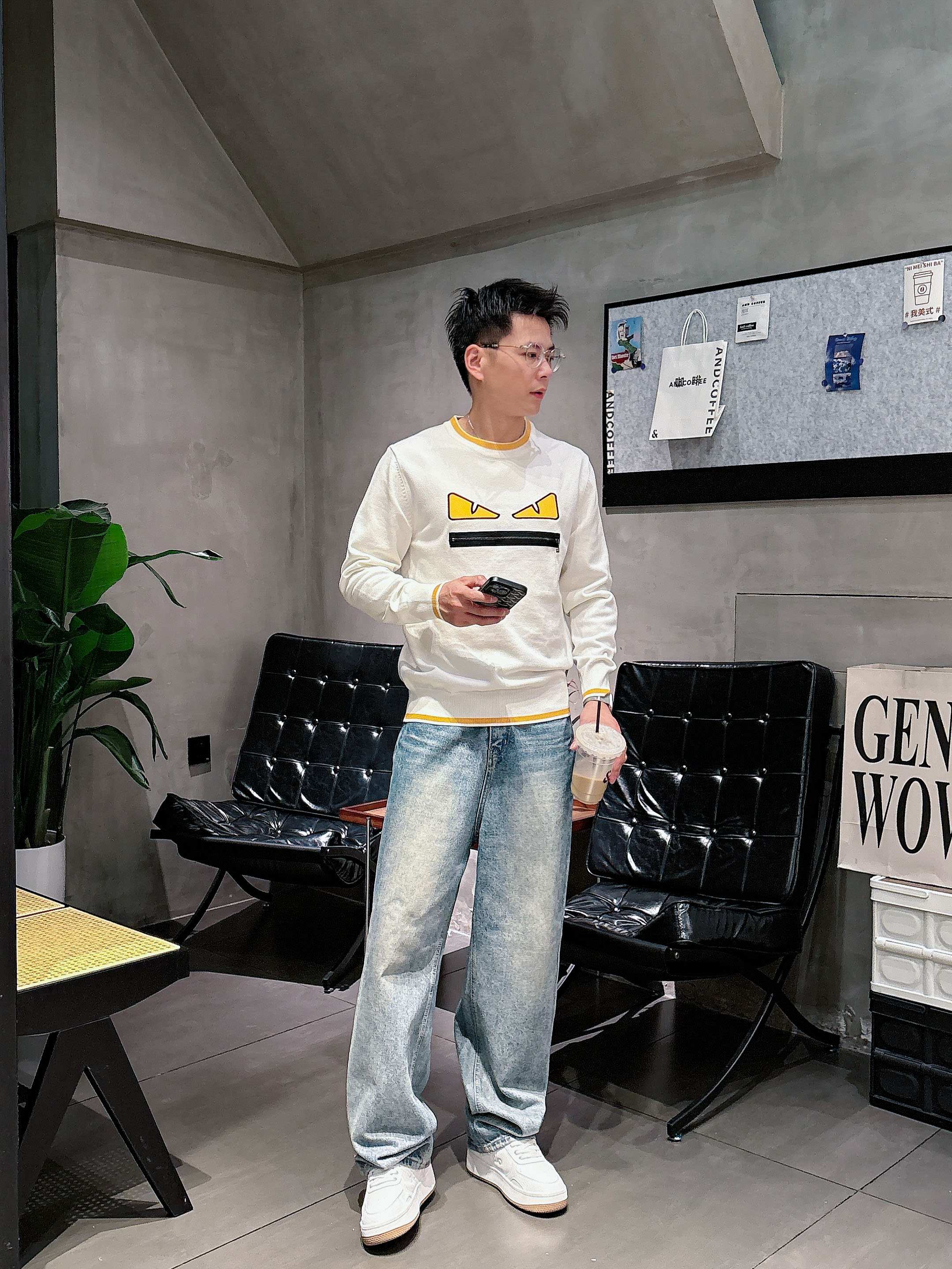 · 芬迪Fendi 2025官网秋冬季最新款圆领毛衣，专柜同步在售爆款！特供羊毛混纺面料.手感舒适.可直