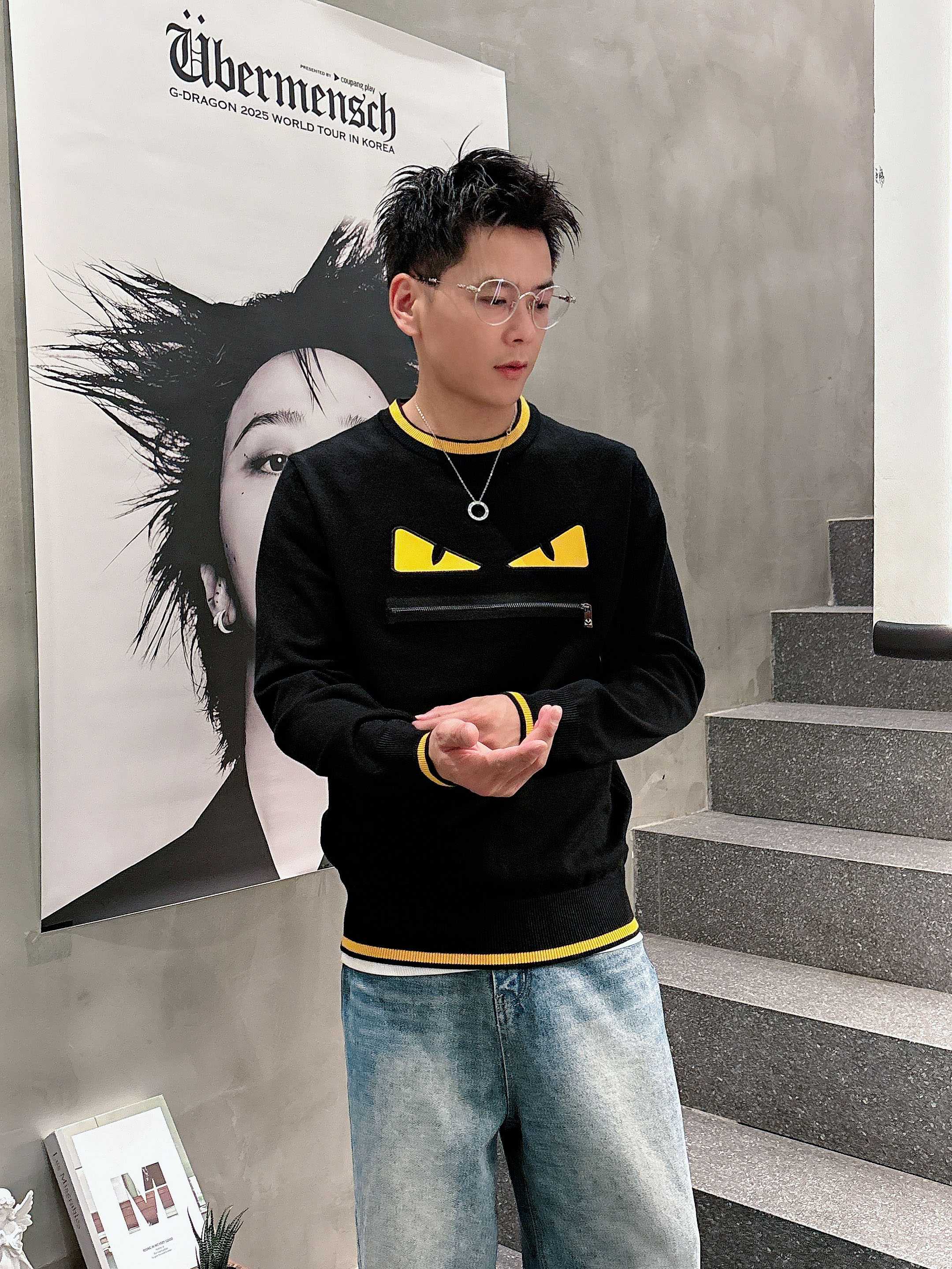 · 芬迪Fendi 2025官网秋冬季最新款圆领毛衣，专柜同步在售爆款！特供羊毛混纺面料.手感舒适.可直