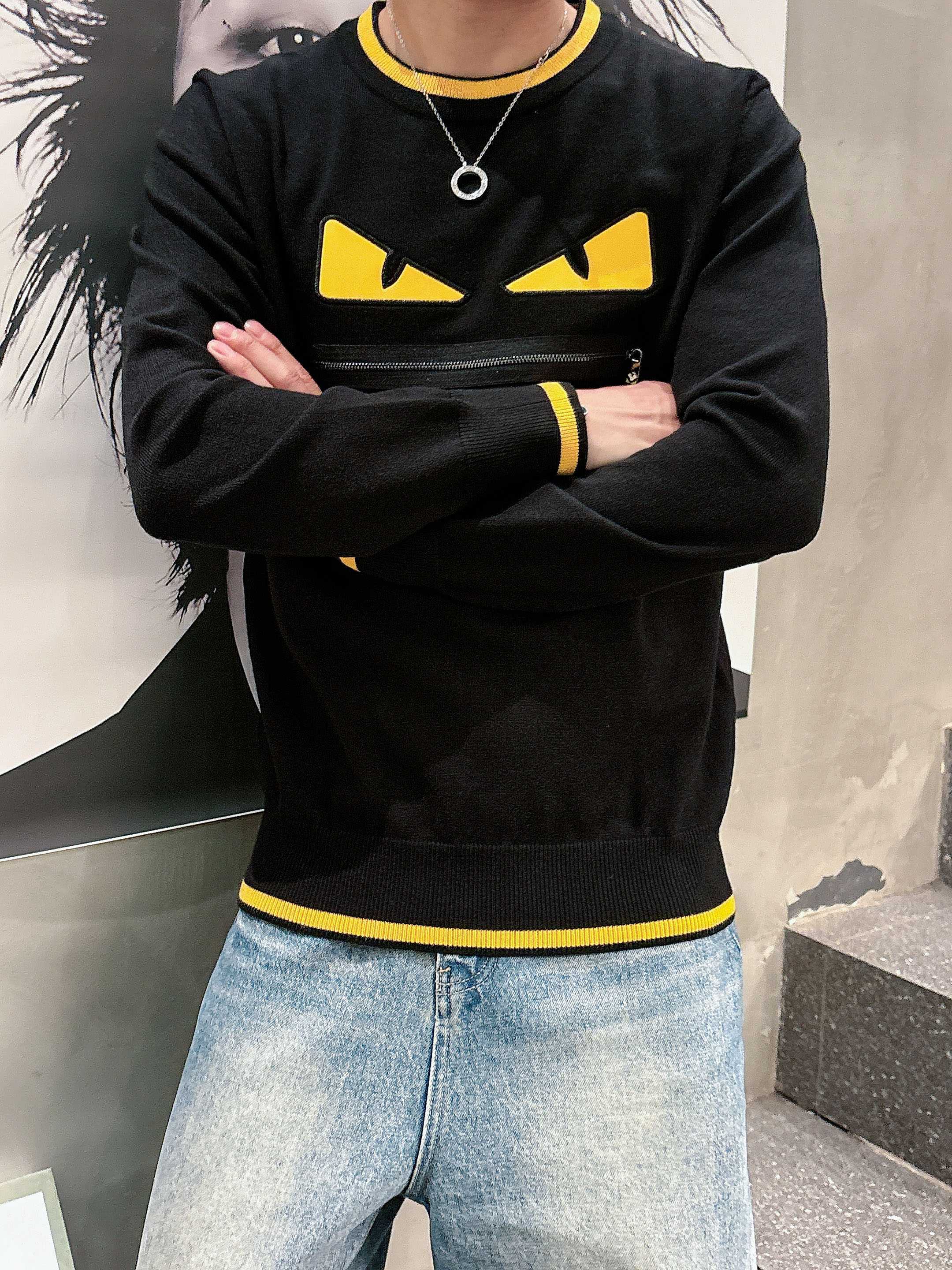 · 芬迪Fendi 2025官网秋冬季最新款圆领毛衣，专柜同步在售爆款！特供羊毛混纺面料.手感舒适.可直