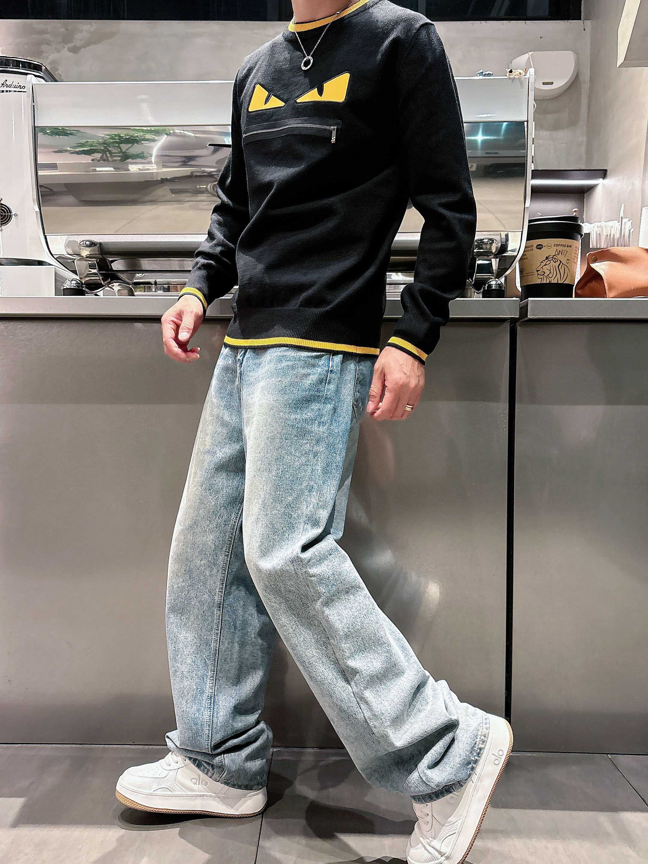 · 芬迪Fendi 2025官网秋冬季最新款圆领毛衣，专柜同步在售爆款！特供羊毛混纺面料.手感舒适.可直