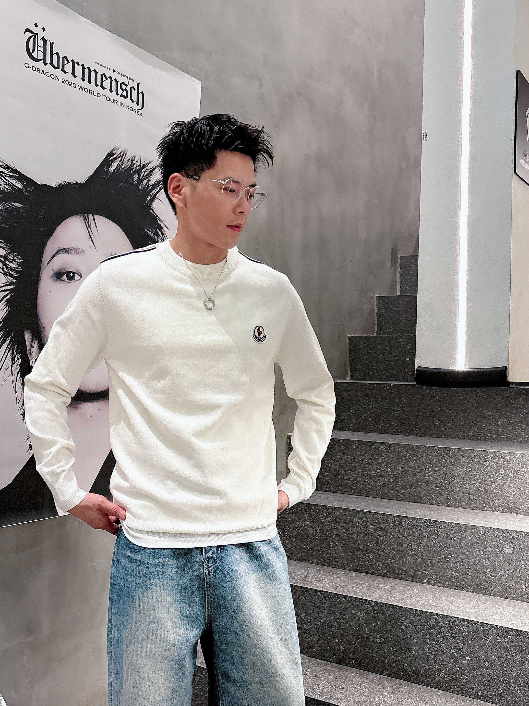 · 蒙口Moncler 2025官网秋冬季最新款圆领毛衣，专柜同步在售爆款！特供羊毛混纺面料.手感舒适.