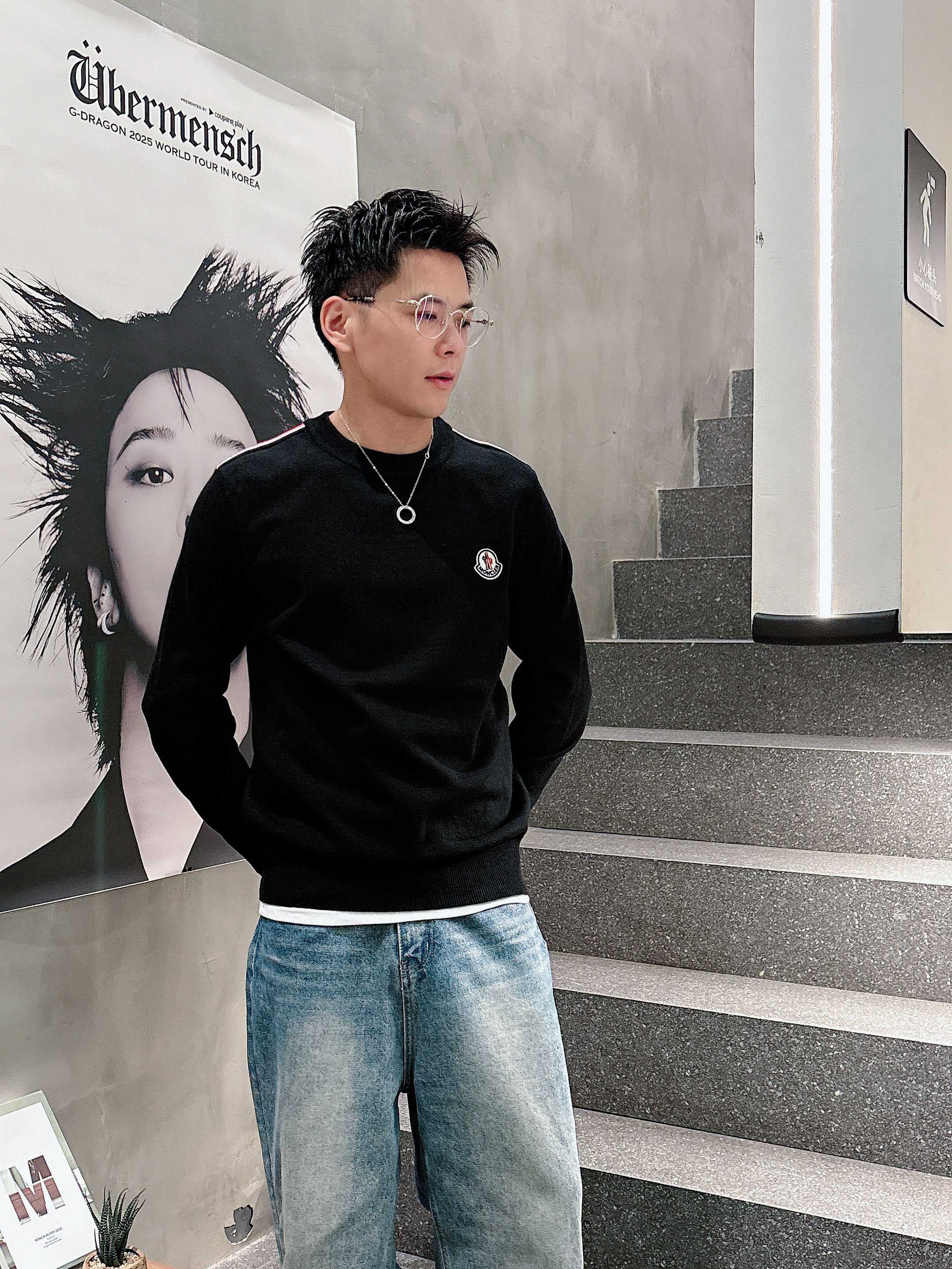 · 蒙口Moncler 2025官网秋冬季最新款圆领毛衣，专柜同步在售爆款！特供羊毛混纺面料.手感舒适.