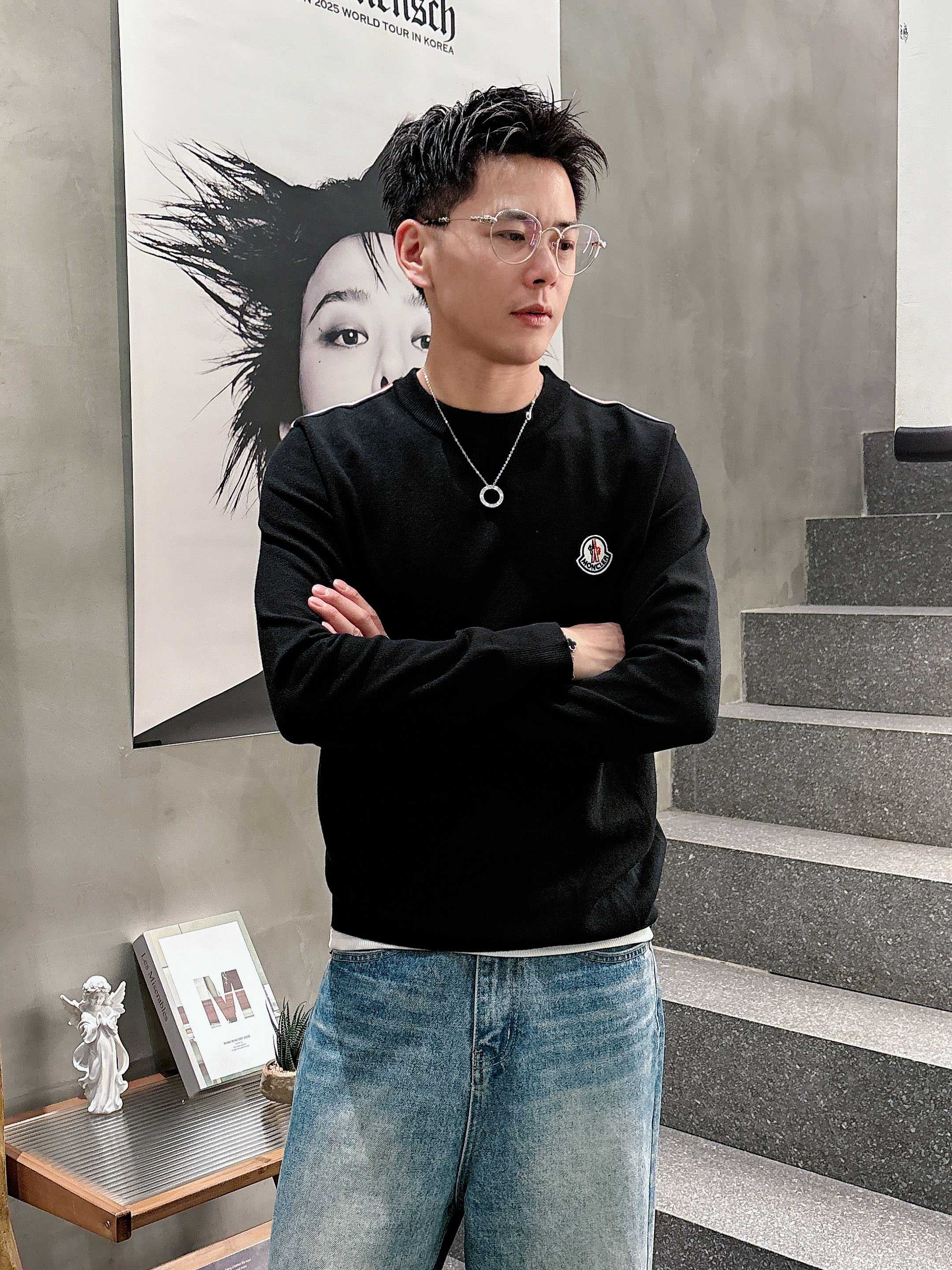 · 蒙口Moncler 2025官网秋冬季最新款圆领毛衣，专柜同步在售爆款！特供羊毛混纺面料.手感舒适.