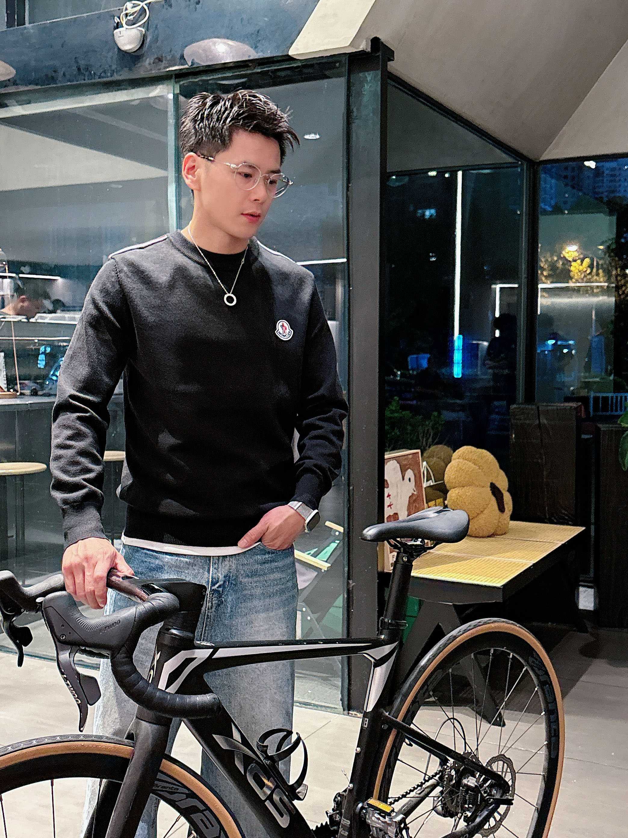 · 蒙口Moncler 2025官网秋冬季最新款圆领毛衣，专柜同步在售爆款！特供羊毛混纺面料.手感舒适.