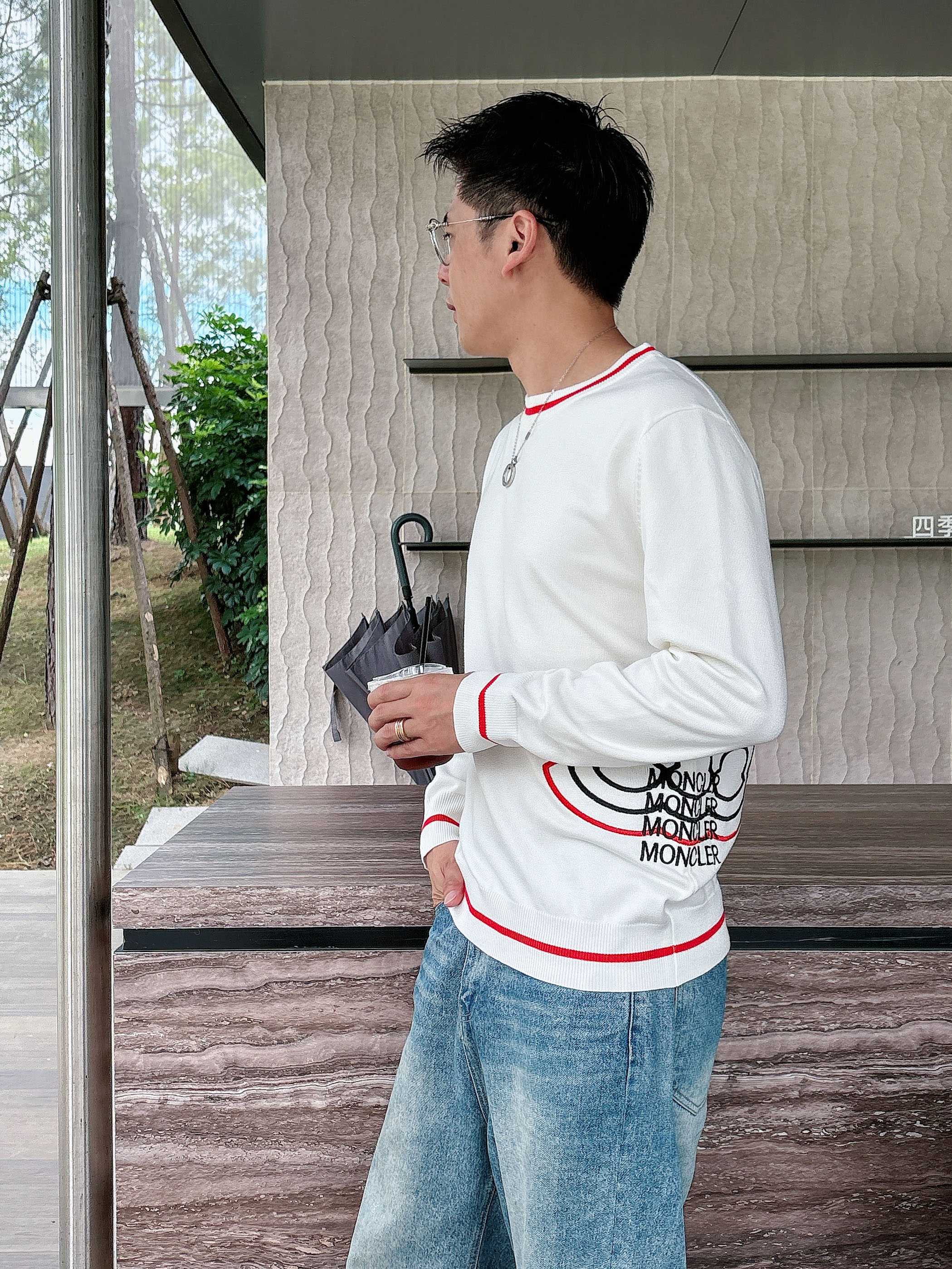 · 蒙口Moncler 2025官网秋冬季最新款圆领毛衣，专柜同步在售爆款！特供羊毛混纺面料.手感舒适.