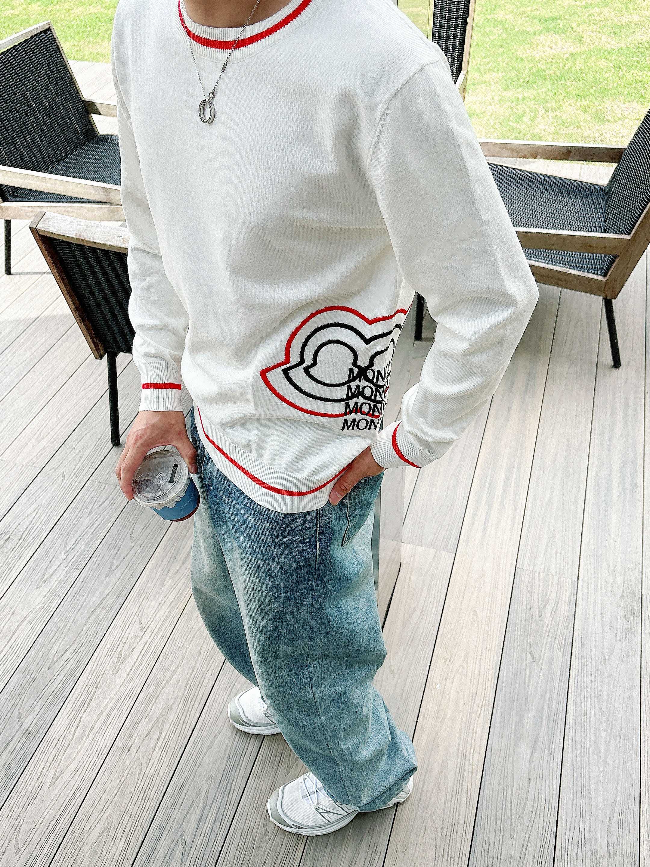 · 蒙口Moncler 2025官网秋冬季最新款圆领毛衣，专柜同步在售爆款！特供羊毛混纺面料.手感舒适.