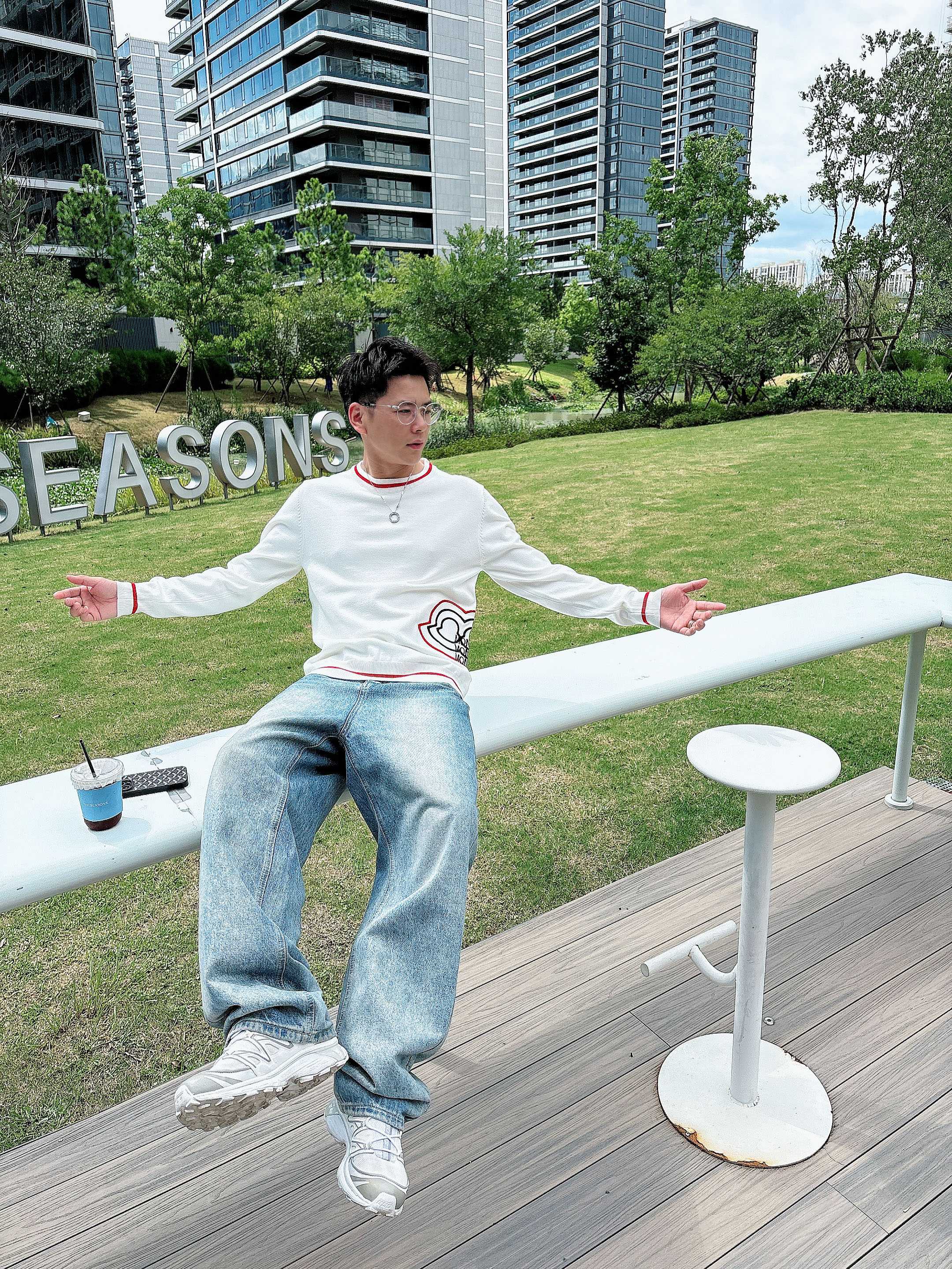 · 蒙口Moncler 2025官网秋冬季最新款圆领毛衣，专柜同步在售爆款！特供羊毛混纺面料.手感舒适.